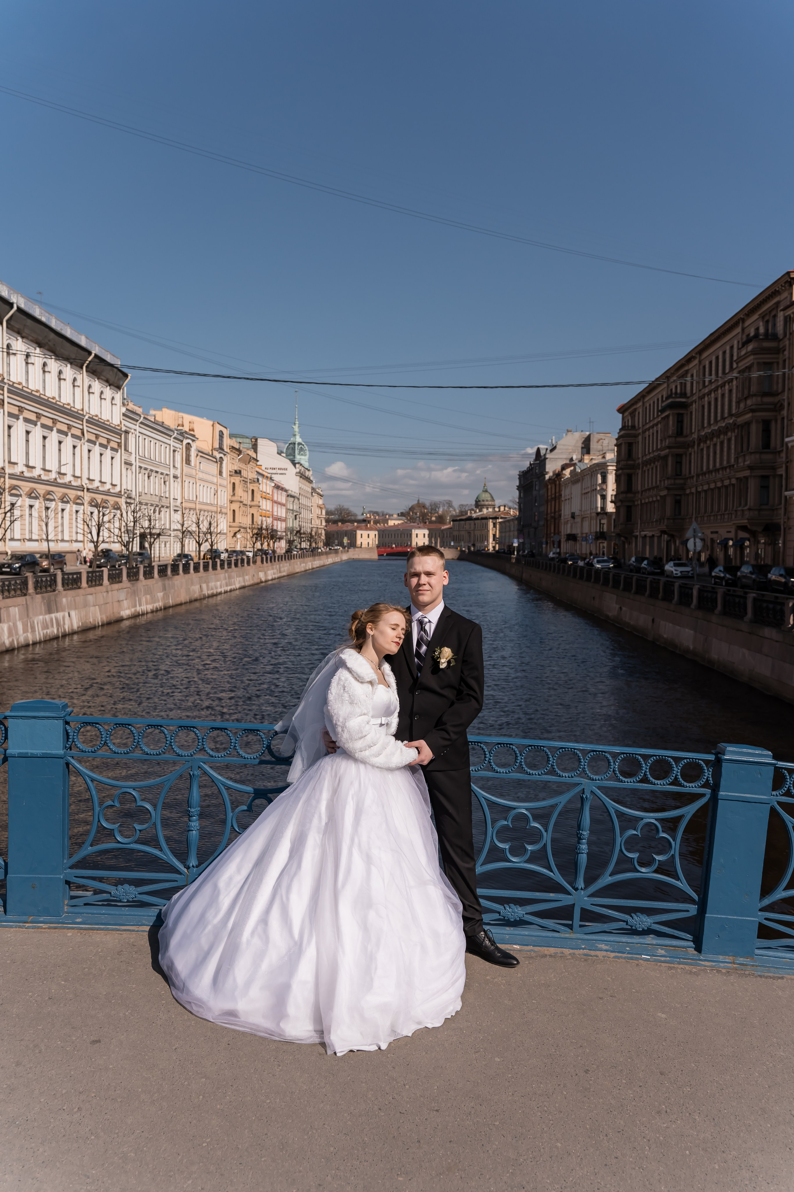 Опытный фотограф предлагает доступные цены на свадебные фотосессии, высокое качество съемки и профессиональную обработку. 