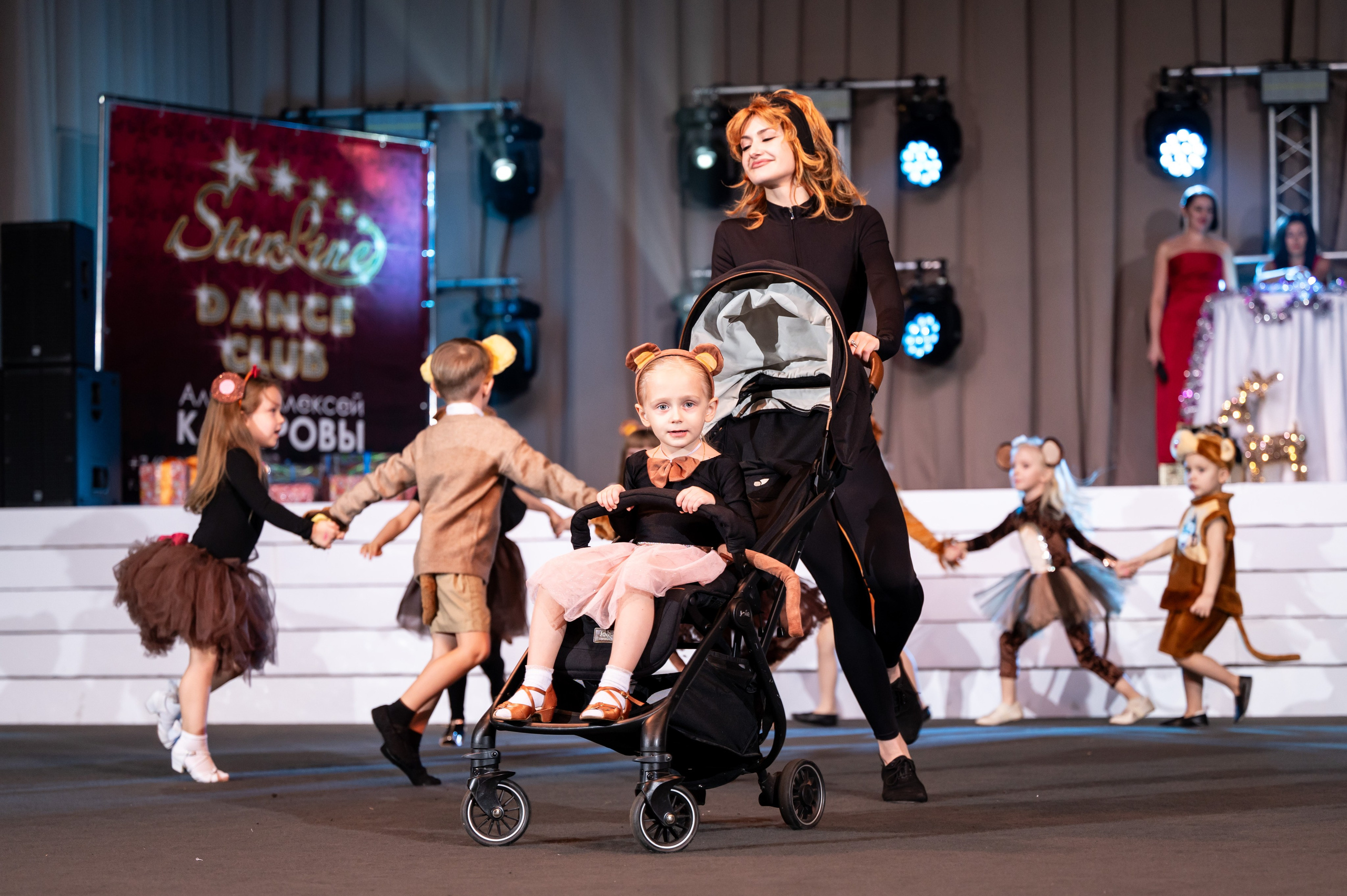 SL Новогодний отчетный концерт 2024/2025. Спортивный фотограф в Туле и Тульской области. Файсханова Фото Спорт