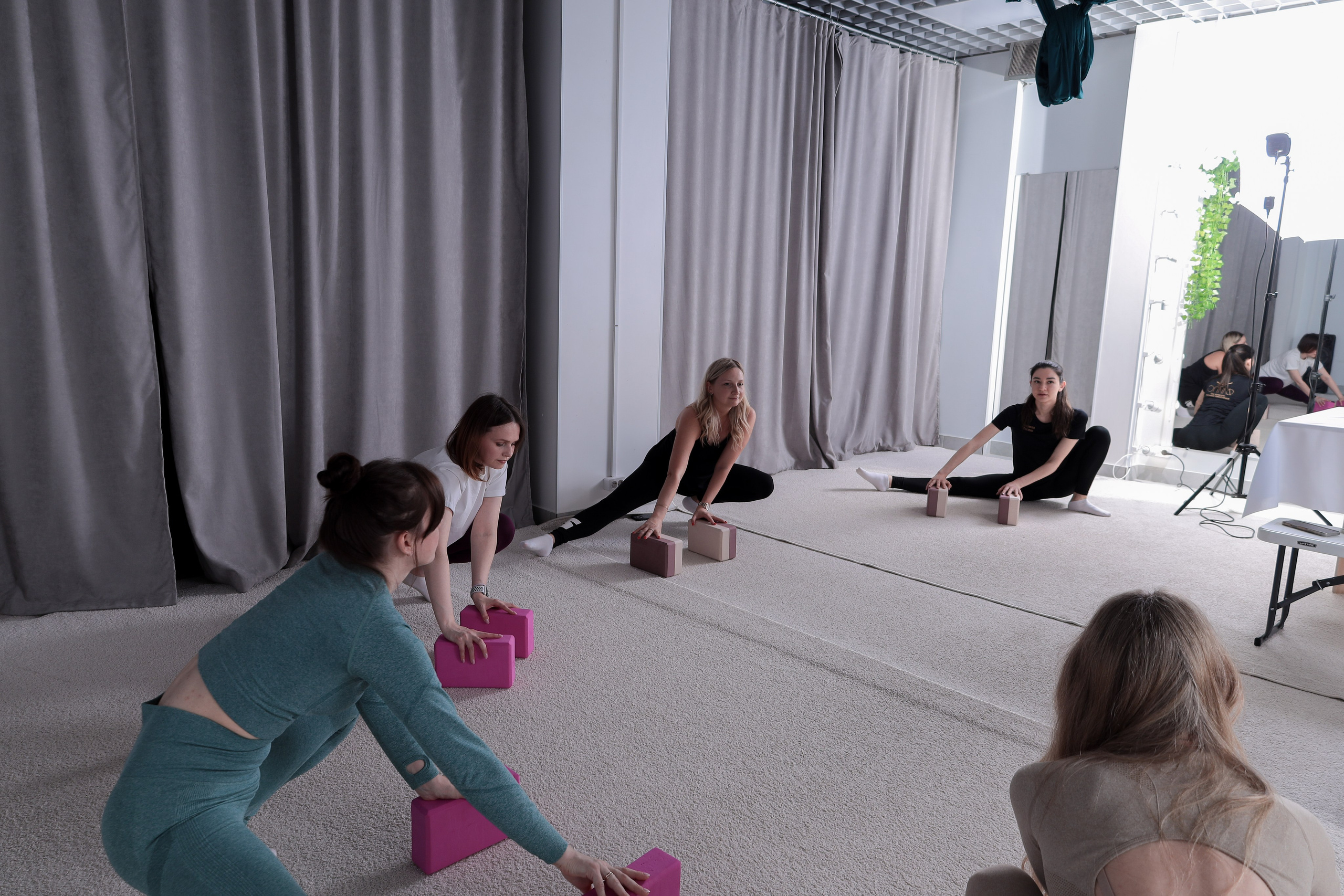 Арт-терапия + аэройога. Фотограф Надршина Лилия