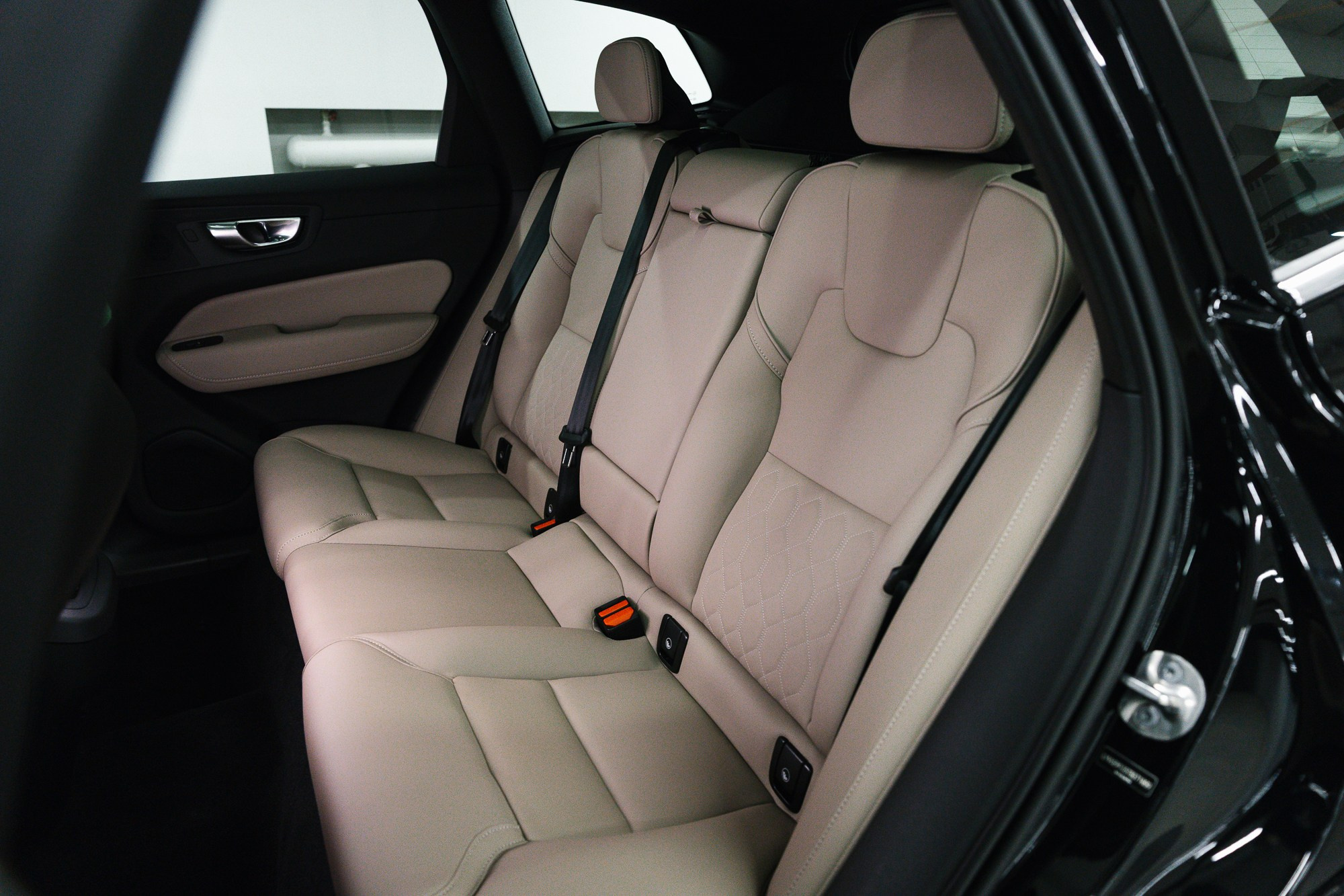 Volvo XC60 2.0 T5 4WD AT (250 л. с.). Автосалон «Х-Авто»