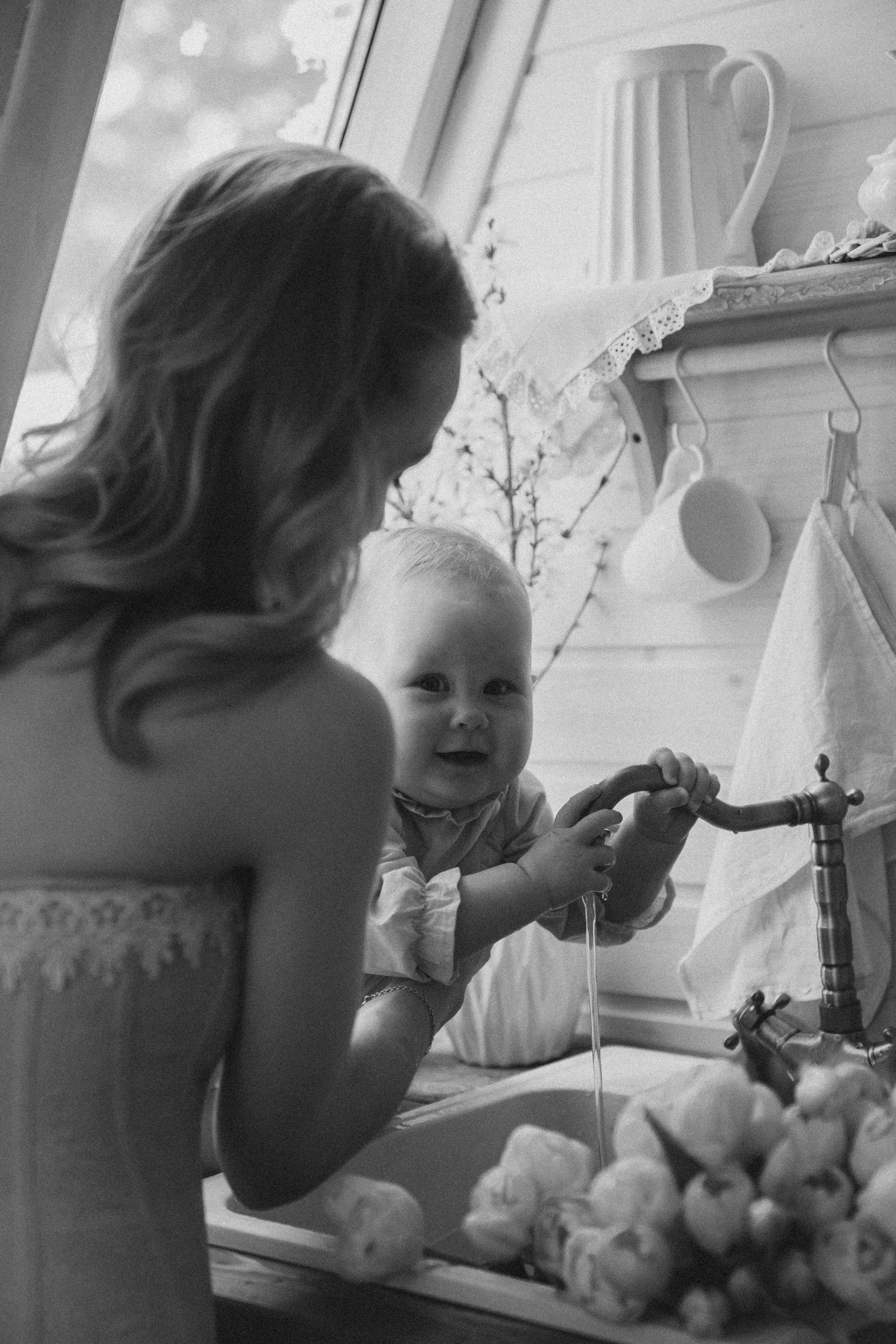 Алиса с мамой Кристиной в нежной семейной фотосессии в Домике Элли г. Пушкино. Семейный и детский фотограф в Сергиев Посаде, Хотьково Якимчук Любовь