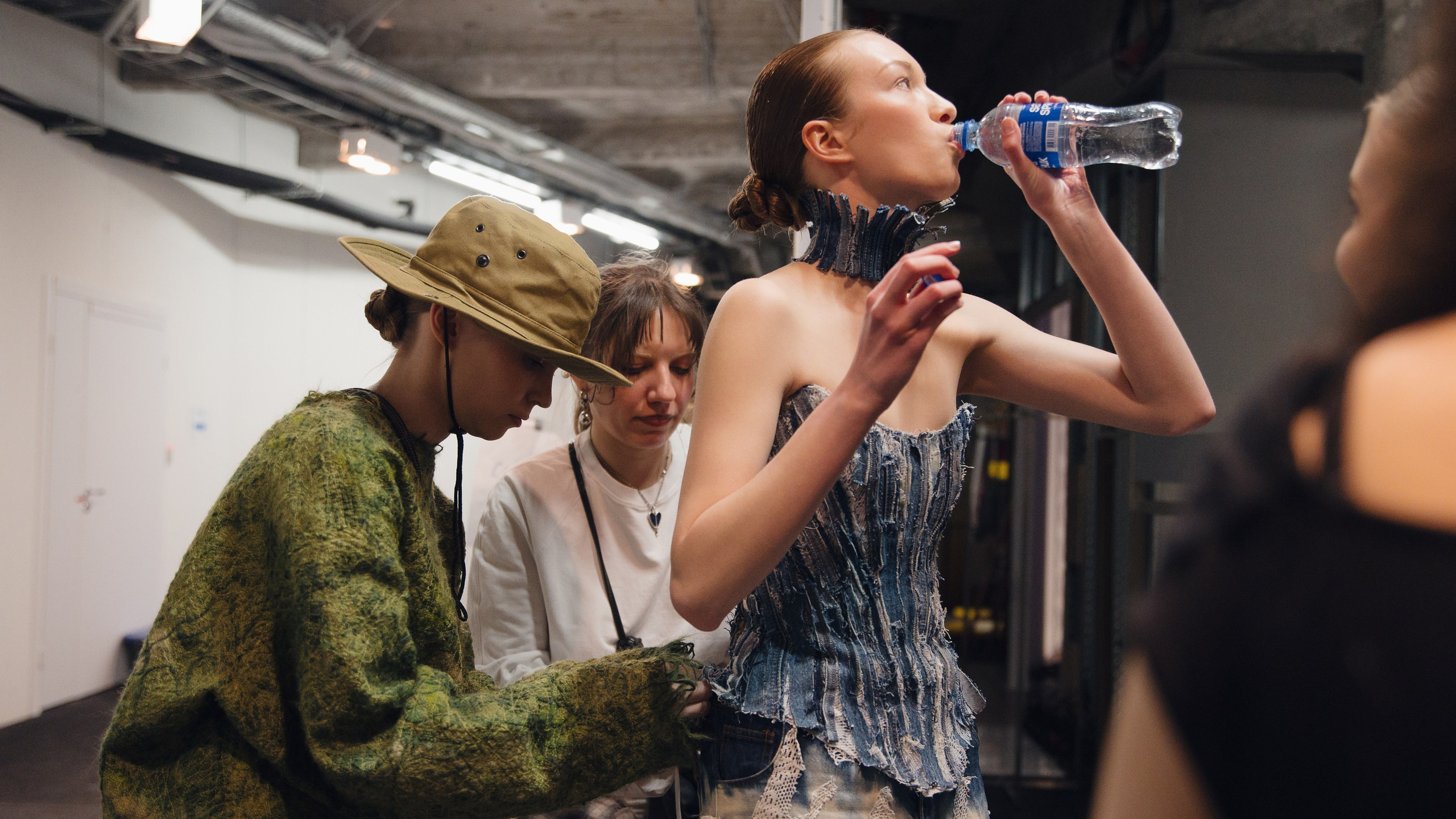 Бекстейдж показа «Новые Имена» собака.ru|ДЛТ. Портретный и репортажный фотограф в Санкт-Петербурге