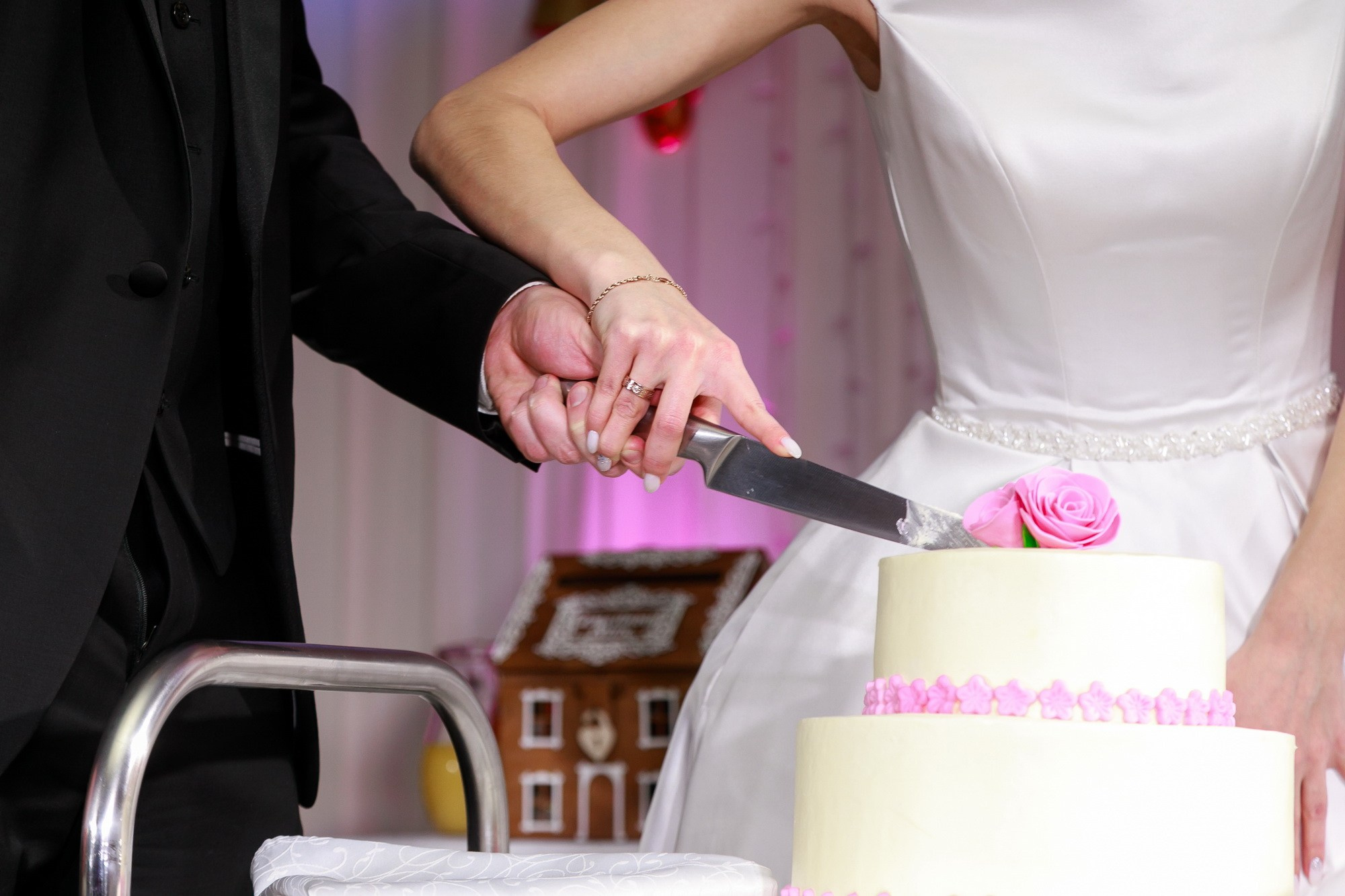 Свадьба с огоньком. Фотограф крещение венчание в Петербурге! Помогает подобрать храм и посоветовал душевного батюшку в СПб