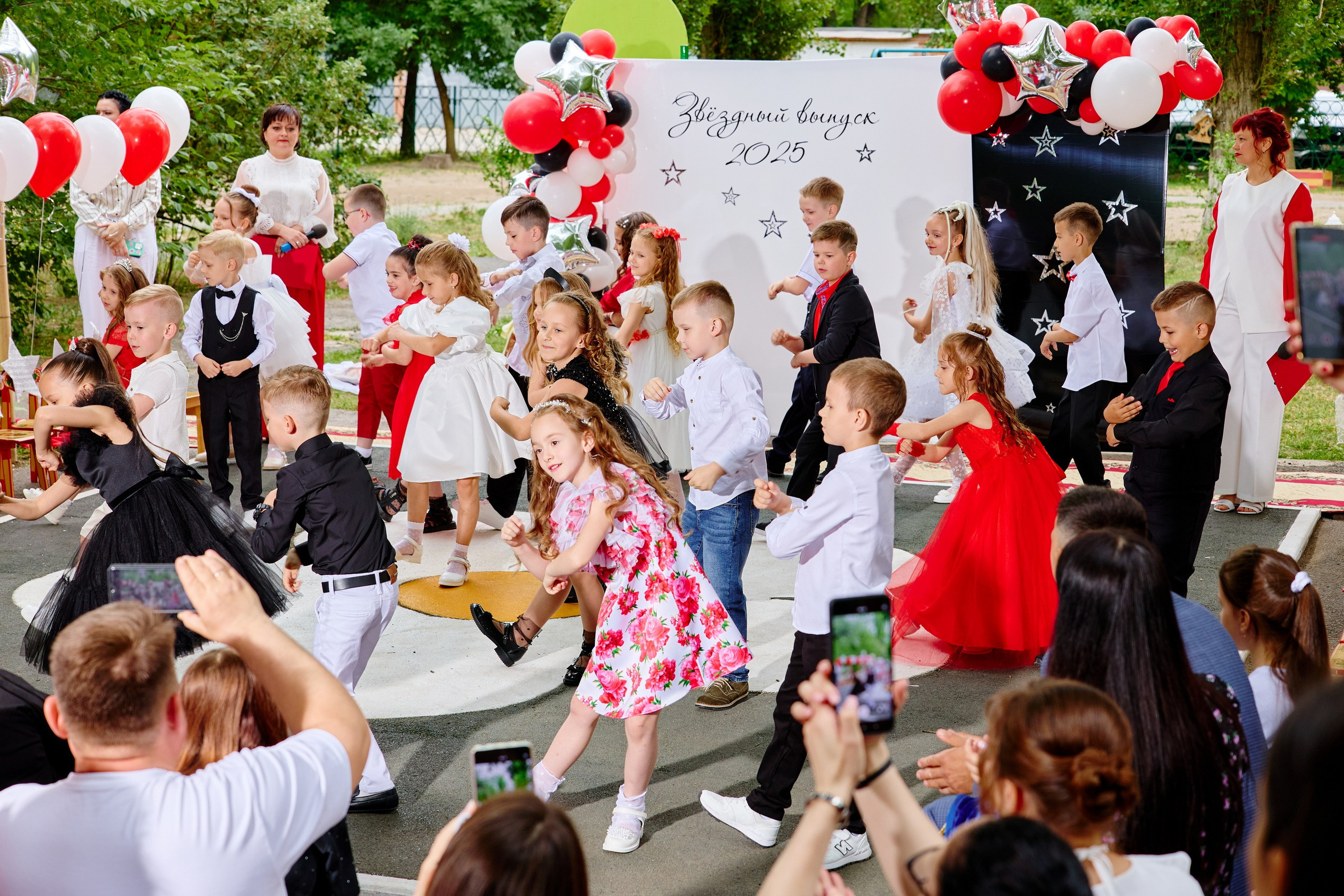 Выпускной 45 сад. Фотограф Выпускные альбомы Таганрог Сергей Коробченко