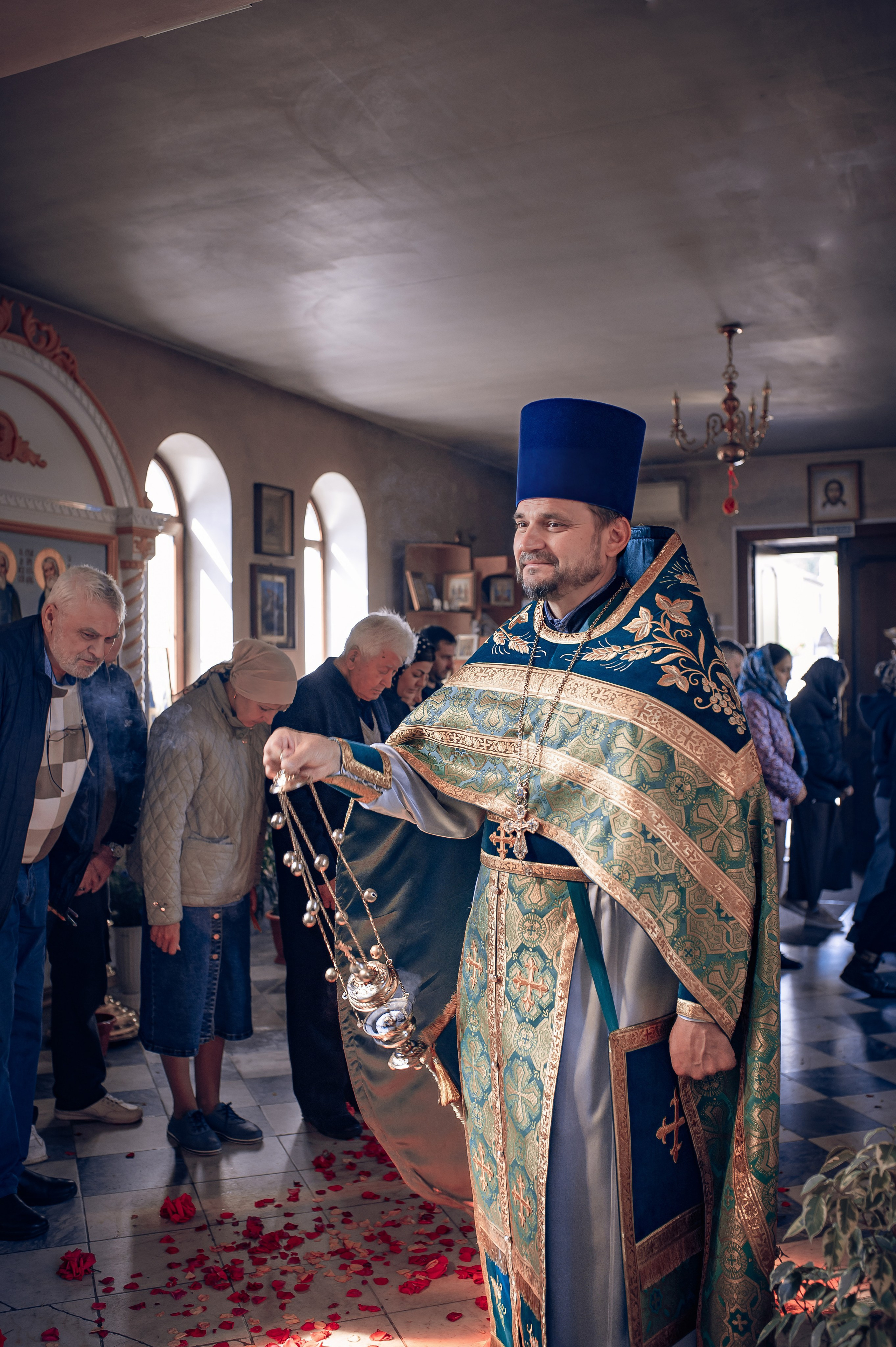 Троицкая служба в Рождественско-Никольском храме хутора Николаенко. Фотографы крещения/венчания  Красноярск Татьяна и Вячеслав Переваловы