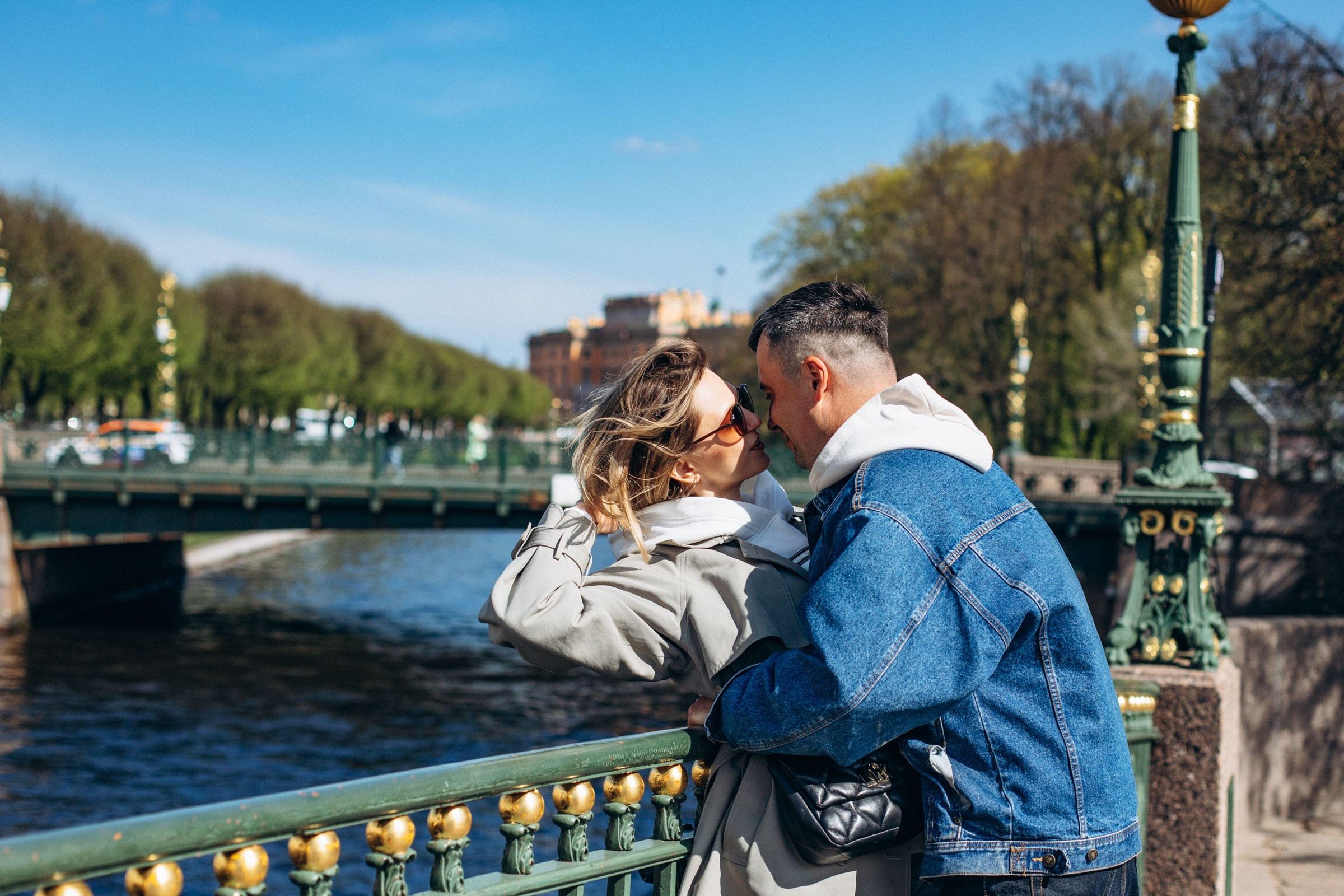Ирина и Евгений в мае. Фотопрогулка в Петербурге. Индивидуальный и семейный фотограф в Санкт-Петербурге