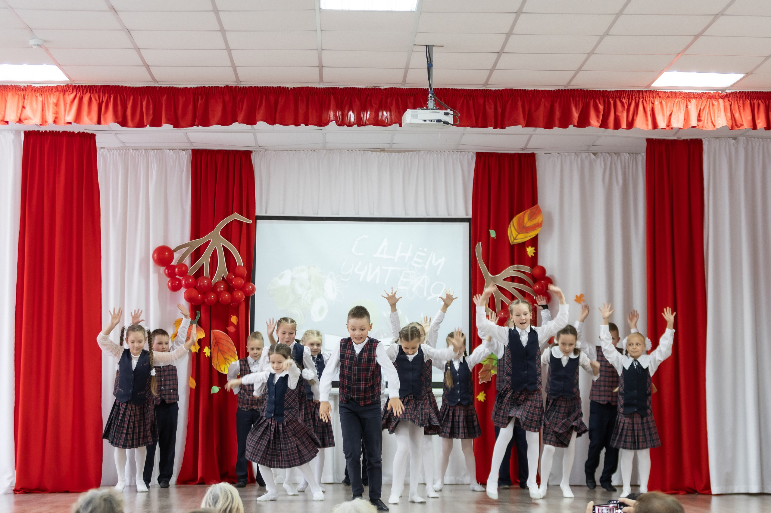 День учителя. Школа 31. Октябрь 2024. Свадебный и Семейный фотограф г. Ижевск Гульназ Солдатова. Гульназ фото