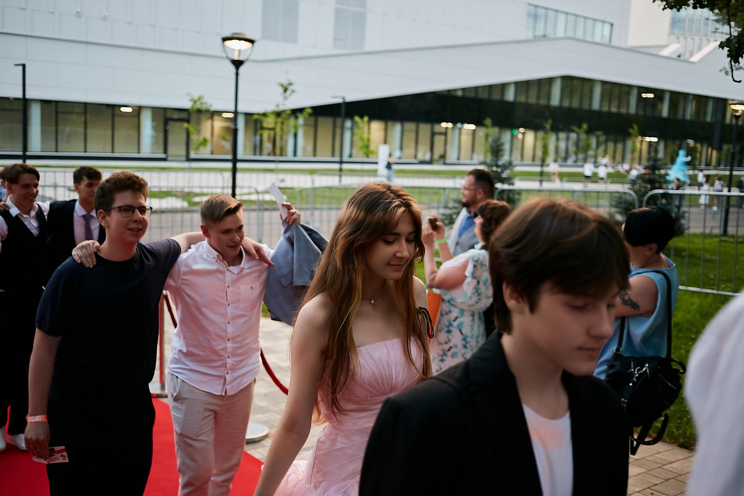 Выпускной 2024 концертный зал Академия ВТБ. Фотограф и Видеограф в Москве. Олег Корушев