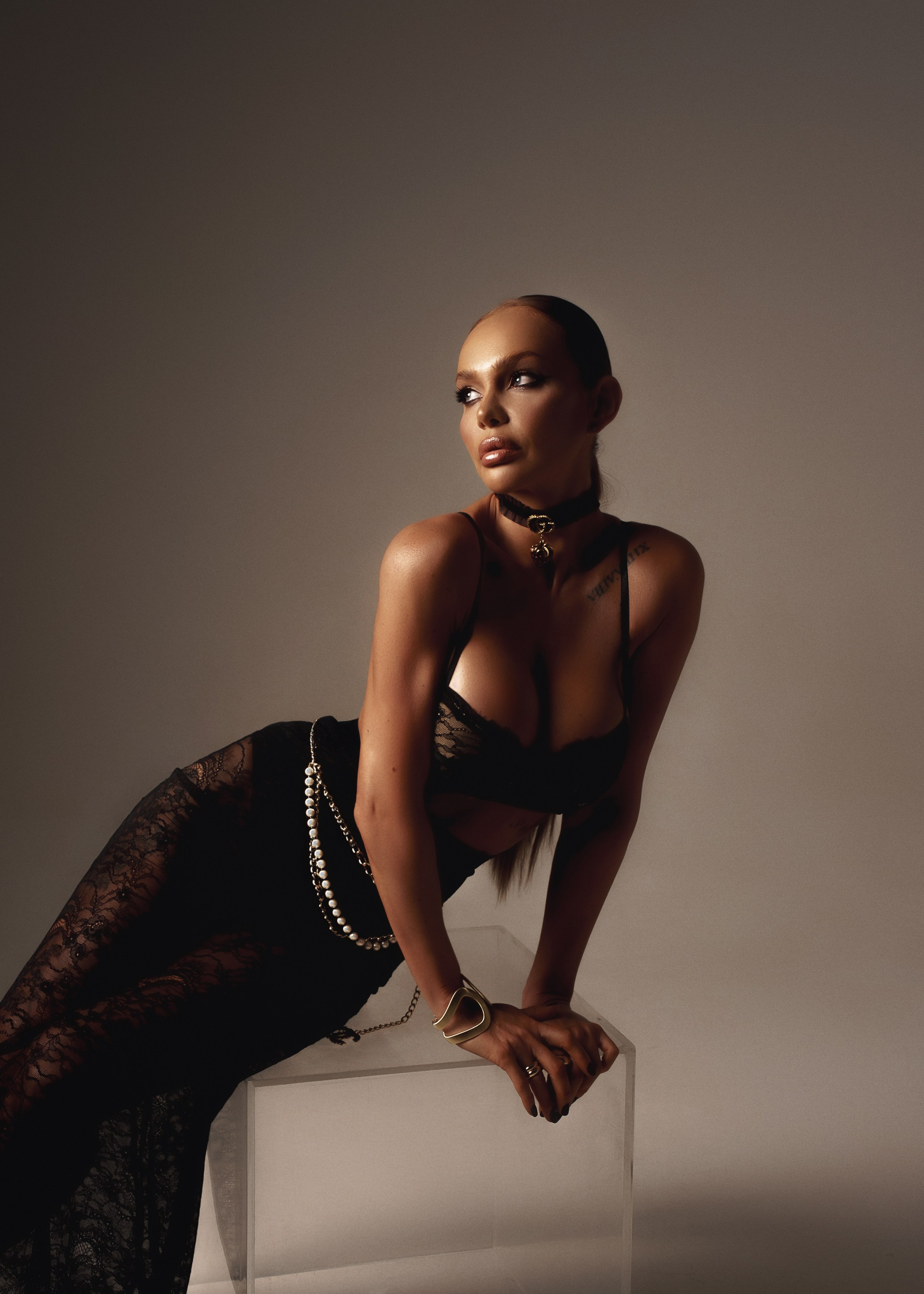 КСЮША. Женский портрет