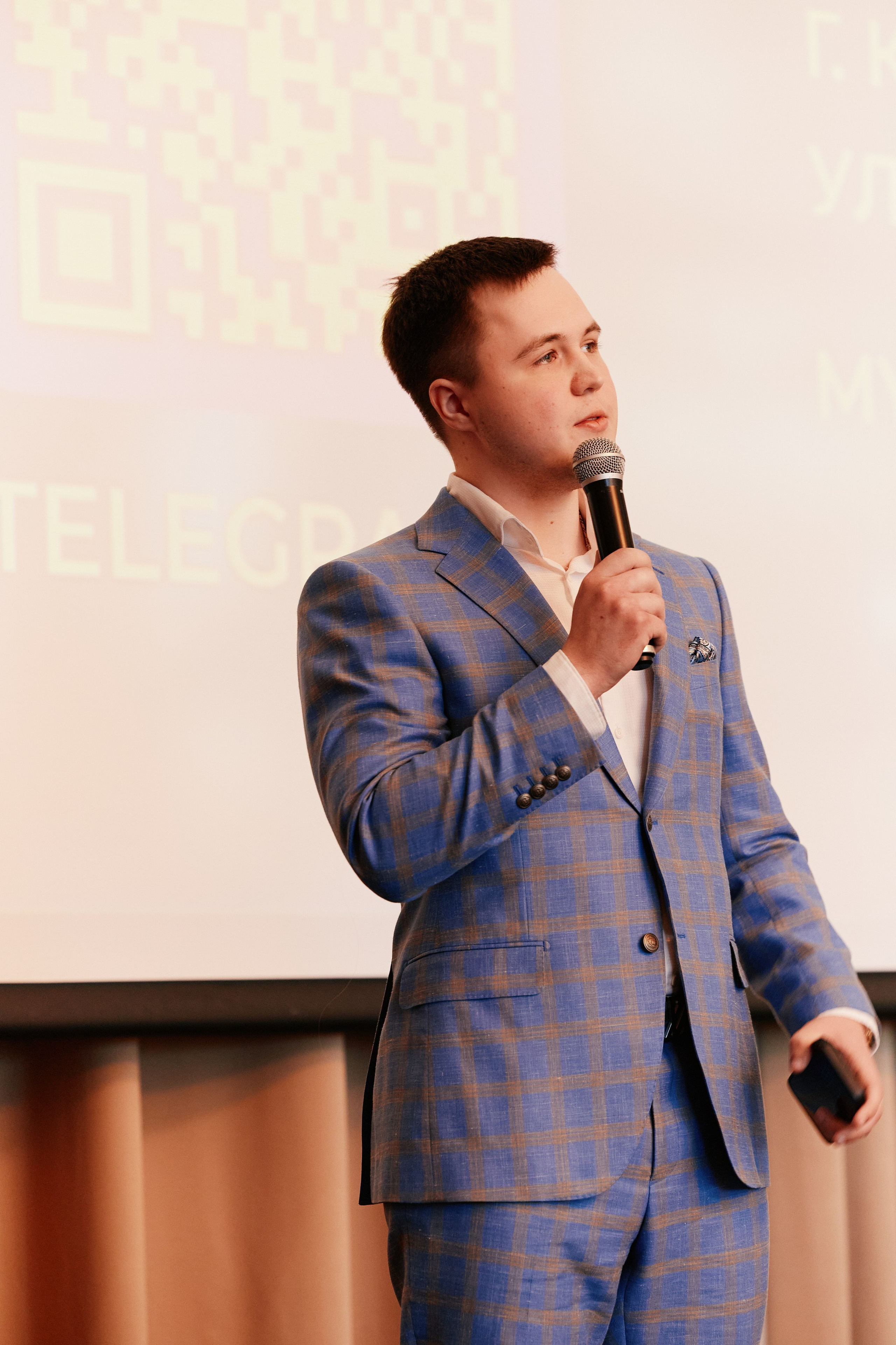 Форум Бизнес-тренды 2025 в Marriott Hotel 28.04. Свадебный репортажный фотограф краснодар максим дремов дрёмов фотосессия студия цена