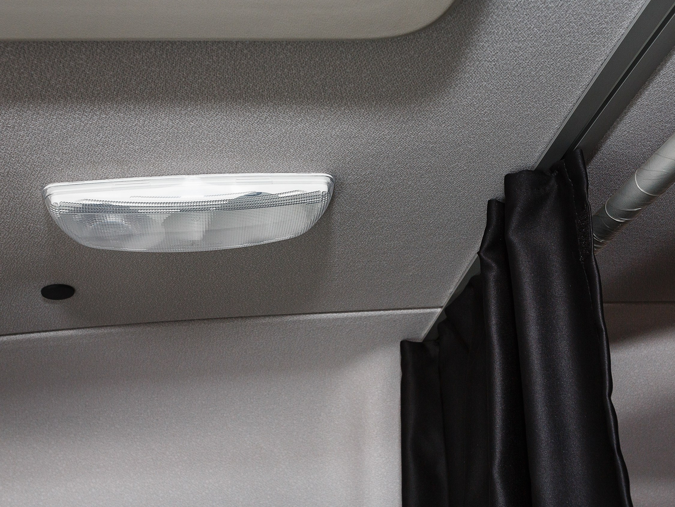 Профессиональная съёмка легковых автомобилей и большегрузов для продажи и контента. Выездная фотосессия спецтехники в Санкт-Петербурге. Репортажный фотограф Сергей Пушкин в СПб. Промышленная фотосъёмка авто. Фотограф для дилеров и производителей. 