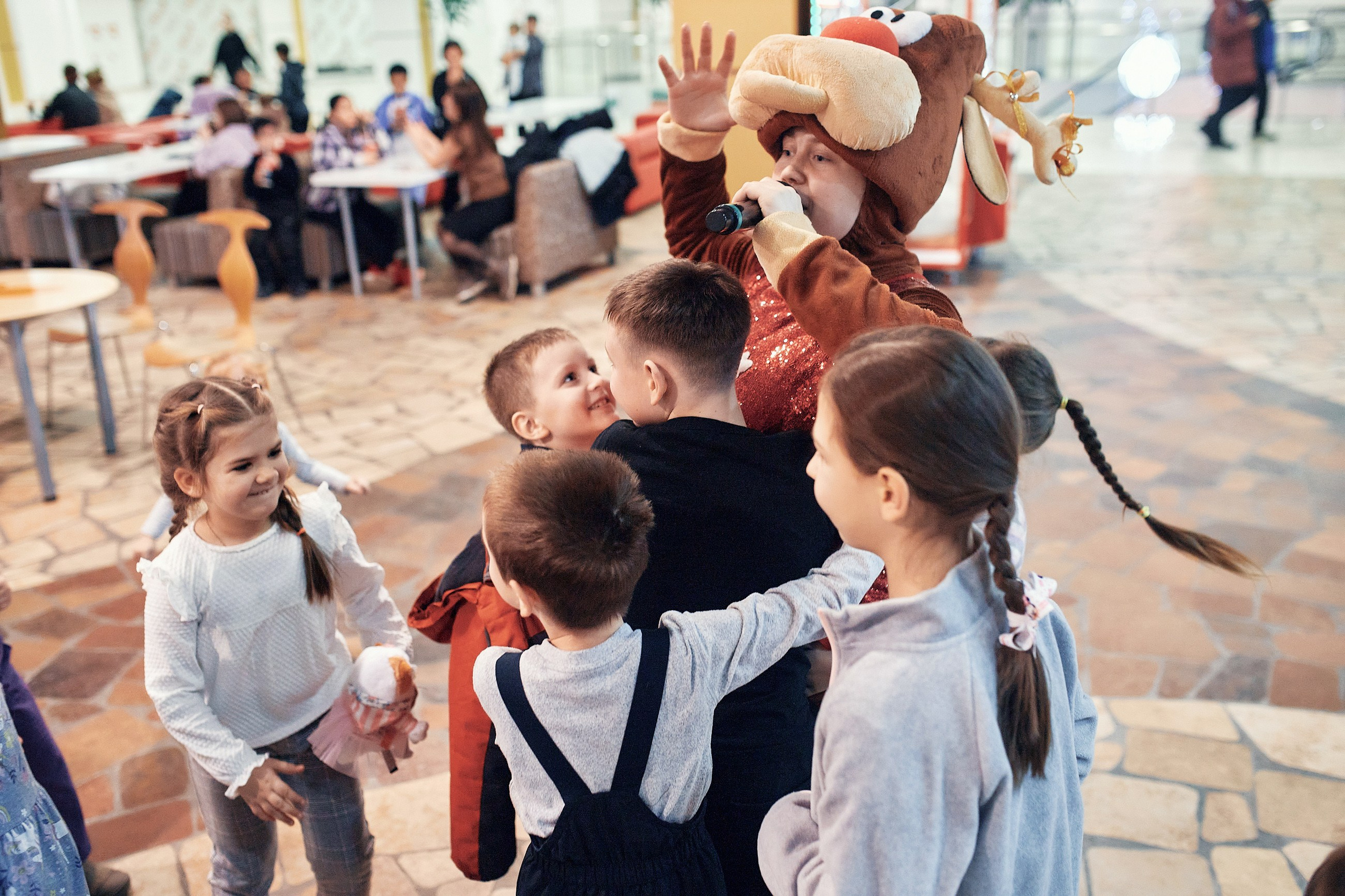 Детский новогодний праздник в ТЦ Июнь. Семейный и репортажной фотограф в Красноярске и Москве Виктор Бабинцев
