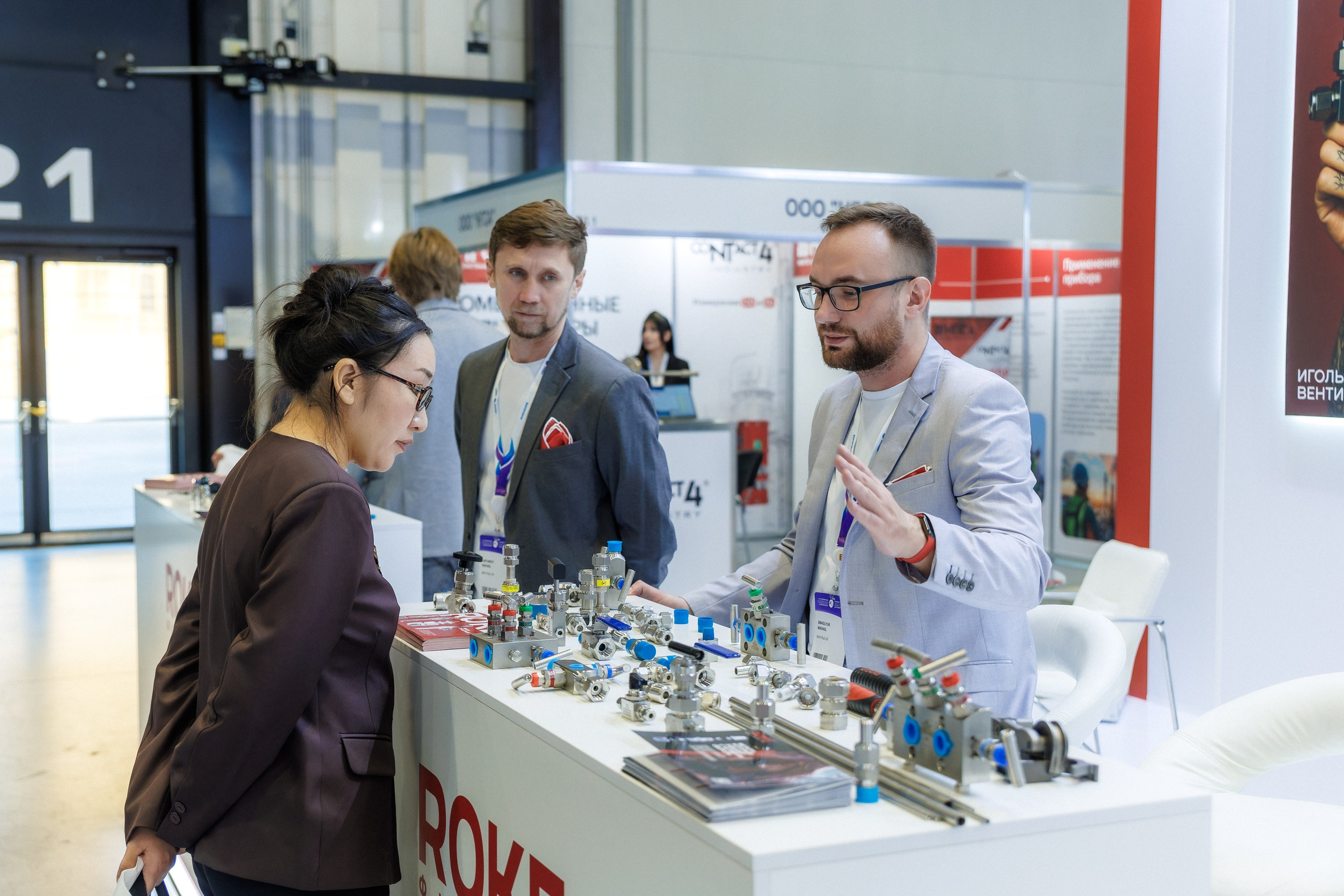 Работа стенда ROKE — Газовый Форум 2025. Репортажный фотограф в Москве Сергей Мирошников