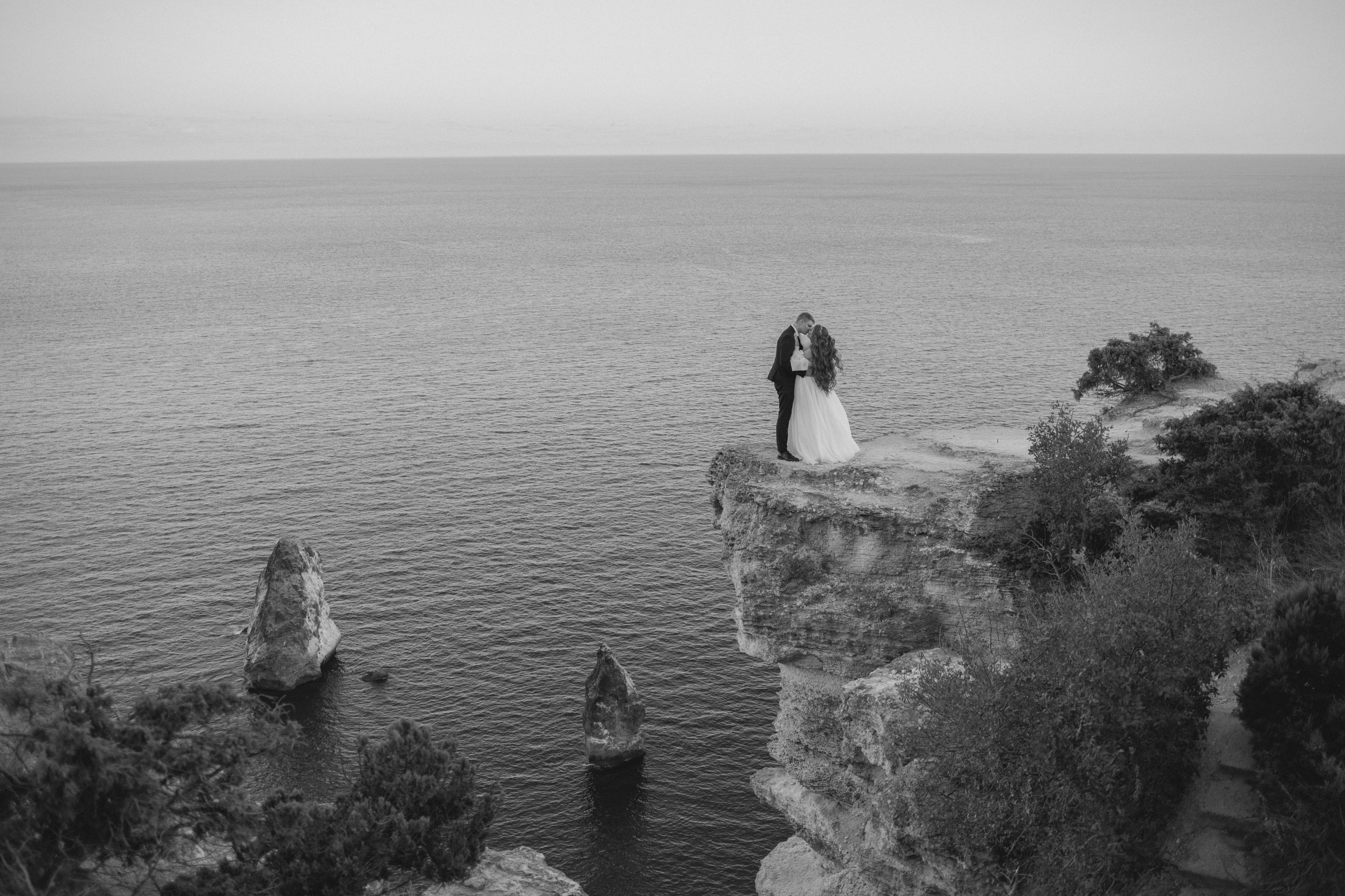 «Закат на Фиоленте: начало вечной любви Надежды и Александра в кадре». Свадебный фотограф Мироманов Николай в Крыму