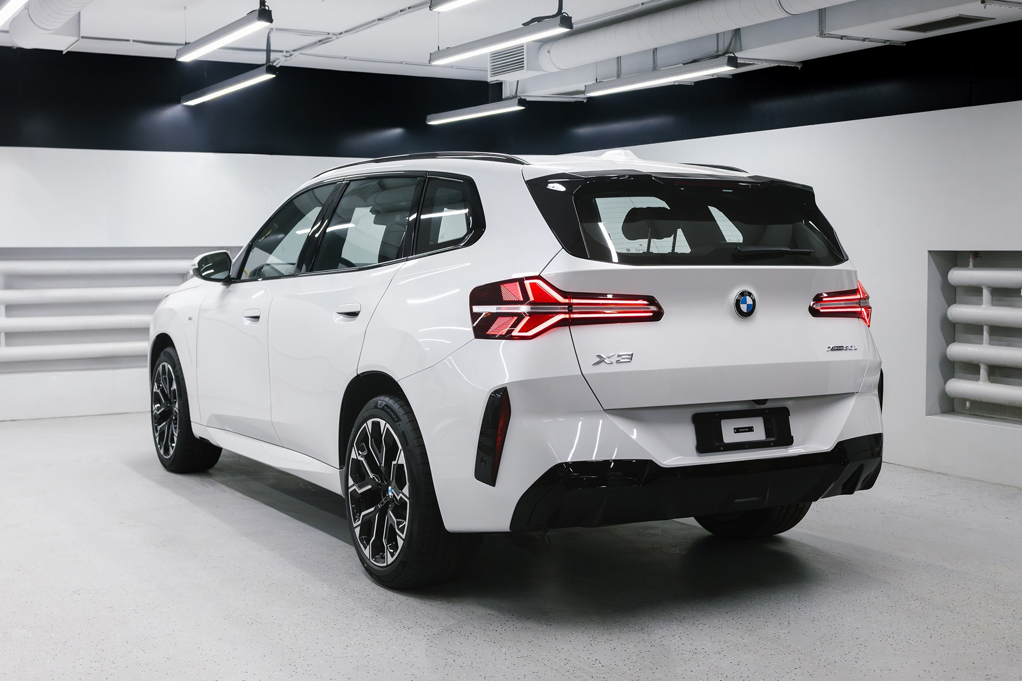 BMW X3 White G45. Новые автомобили