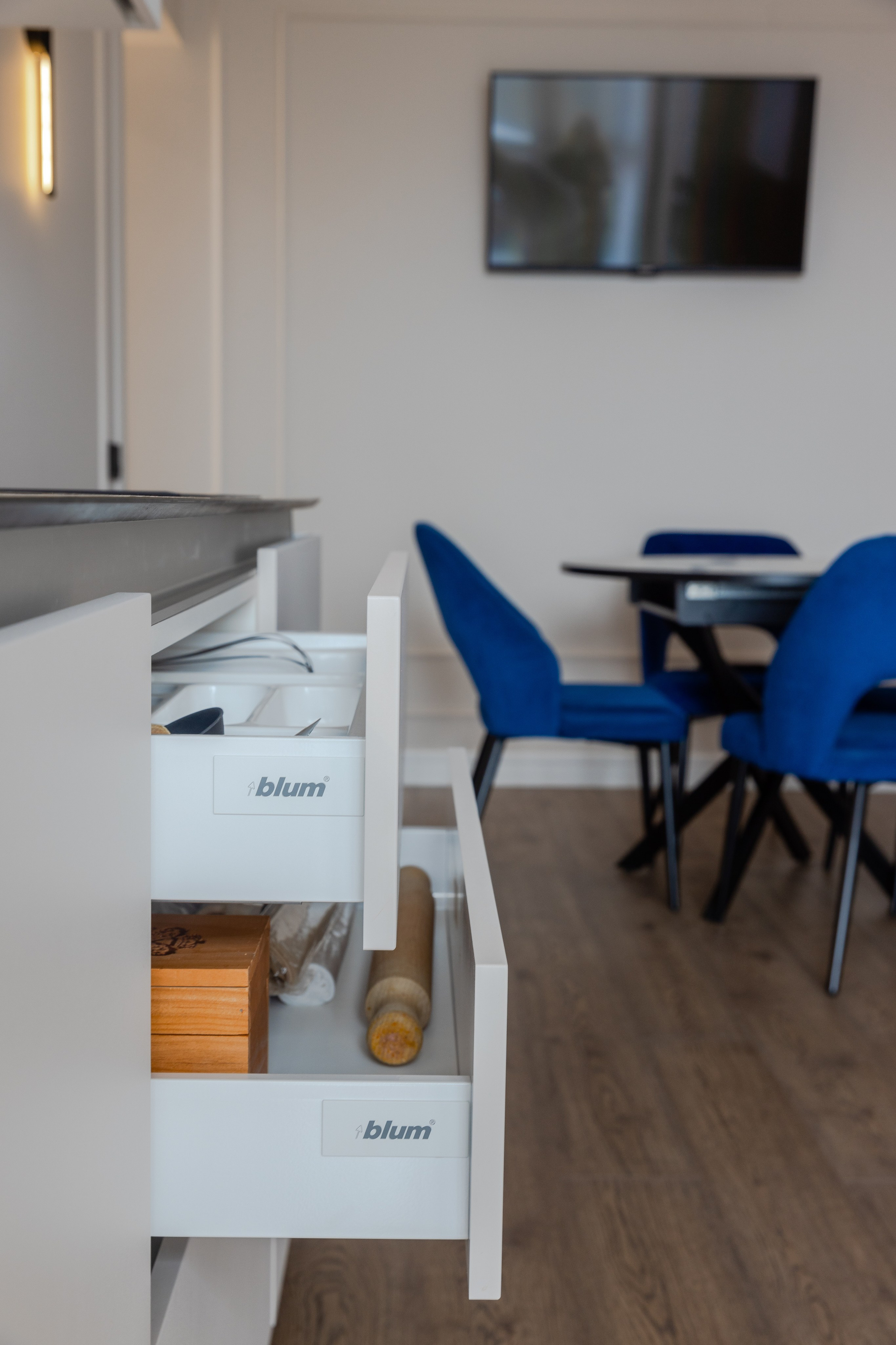 Северный Парк | Кухня | ГР-5743. ГУДРУМ — Мебель на заказ в Томске | Кухни | Шкафы | Стулья и Столы