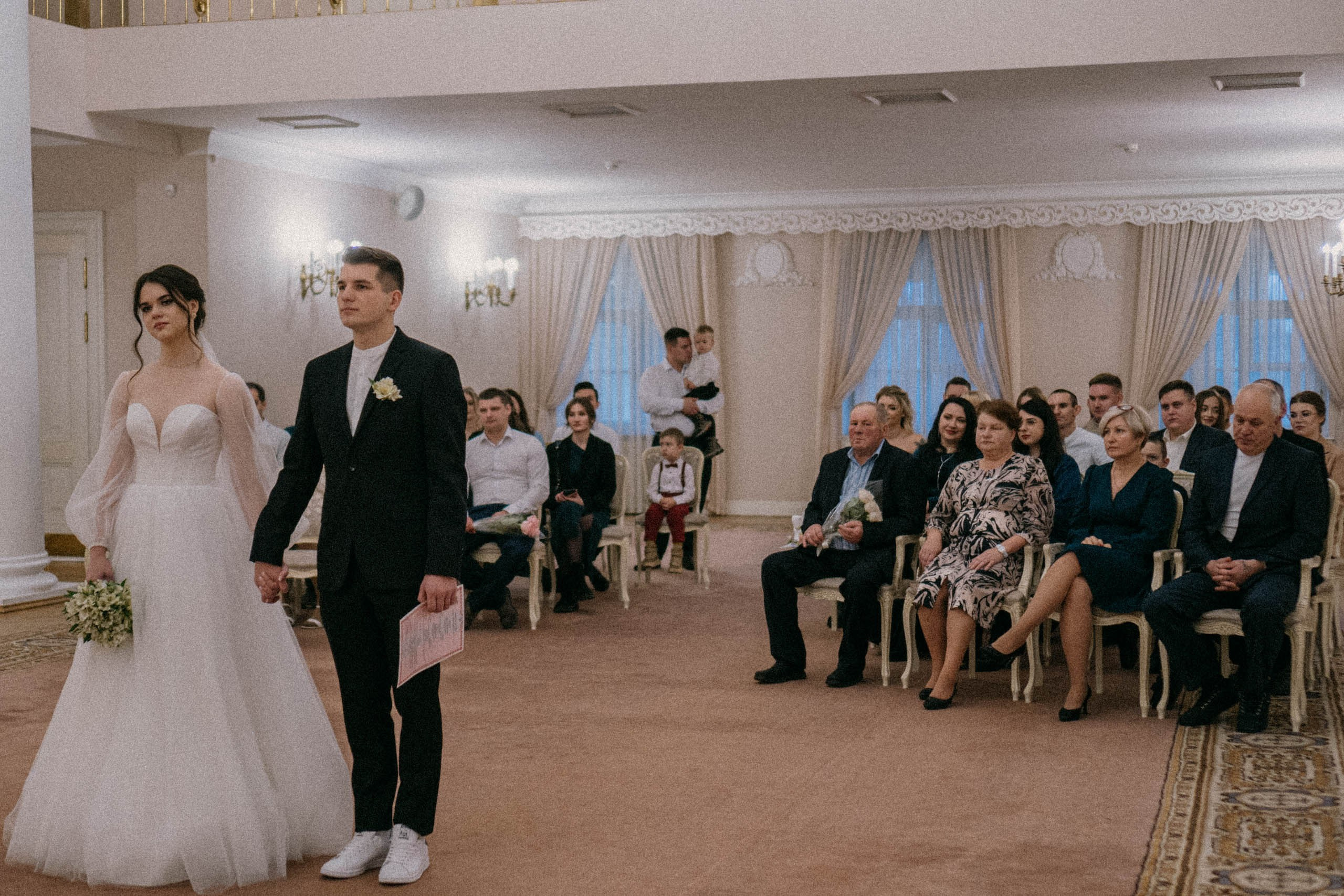 СВАДЕБНАЯ СЬЕМКА ПАРЫ В ГОРОДЕ ПУШКИН В ПАРКЕ ЕКАТЕРИНЕНСКОМ В НОЯБРЕ. Профессиональный фотограф, Санкт-Петербург — Виктория Богомолова