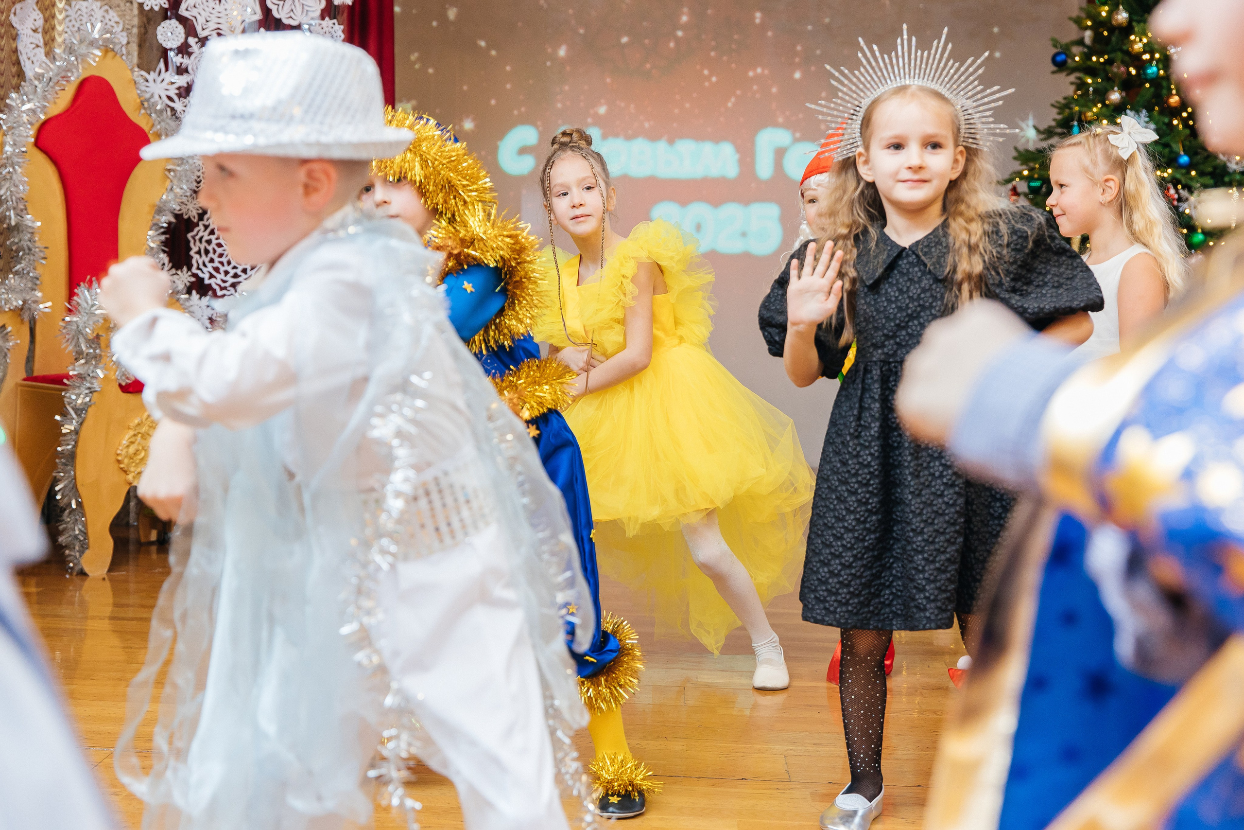 Детский сад № 93 — Утренник (27.12.2024). Свадебный и семейный фотограф Крамар Наталья