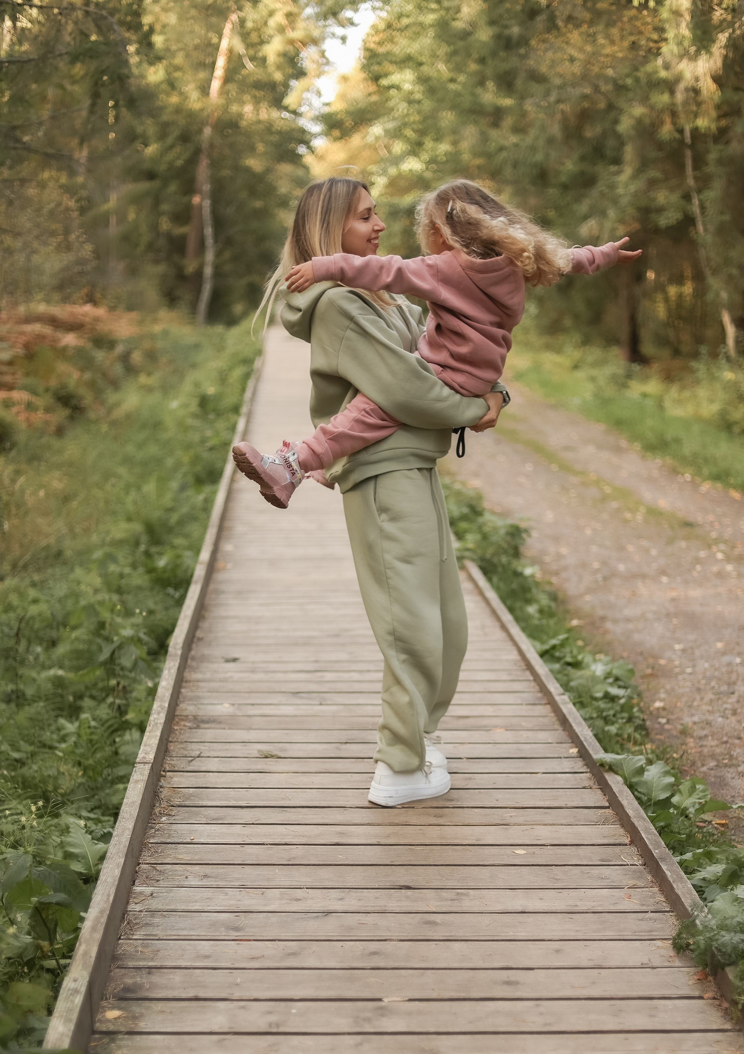 Марина и Ксюша — Куршская коса/Королевский бор. Семейный фотограф в Калининграде Никазакова Ольга