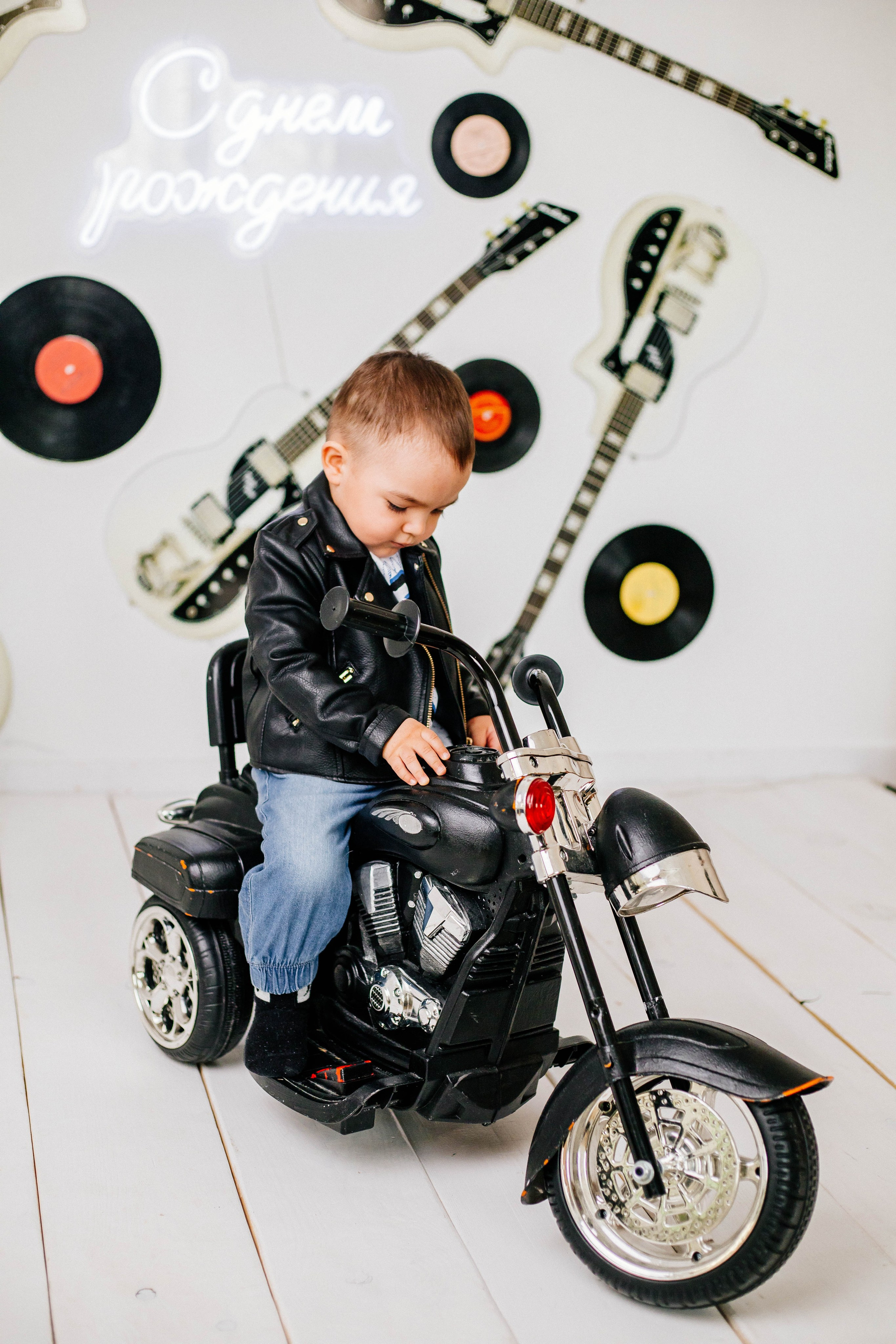 Лев с семьей. Рыжова Тамара