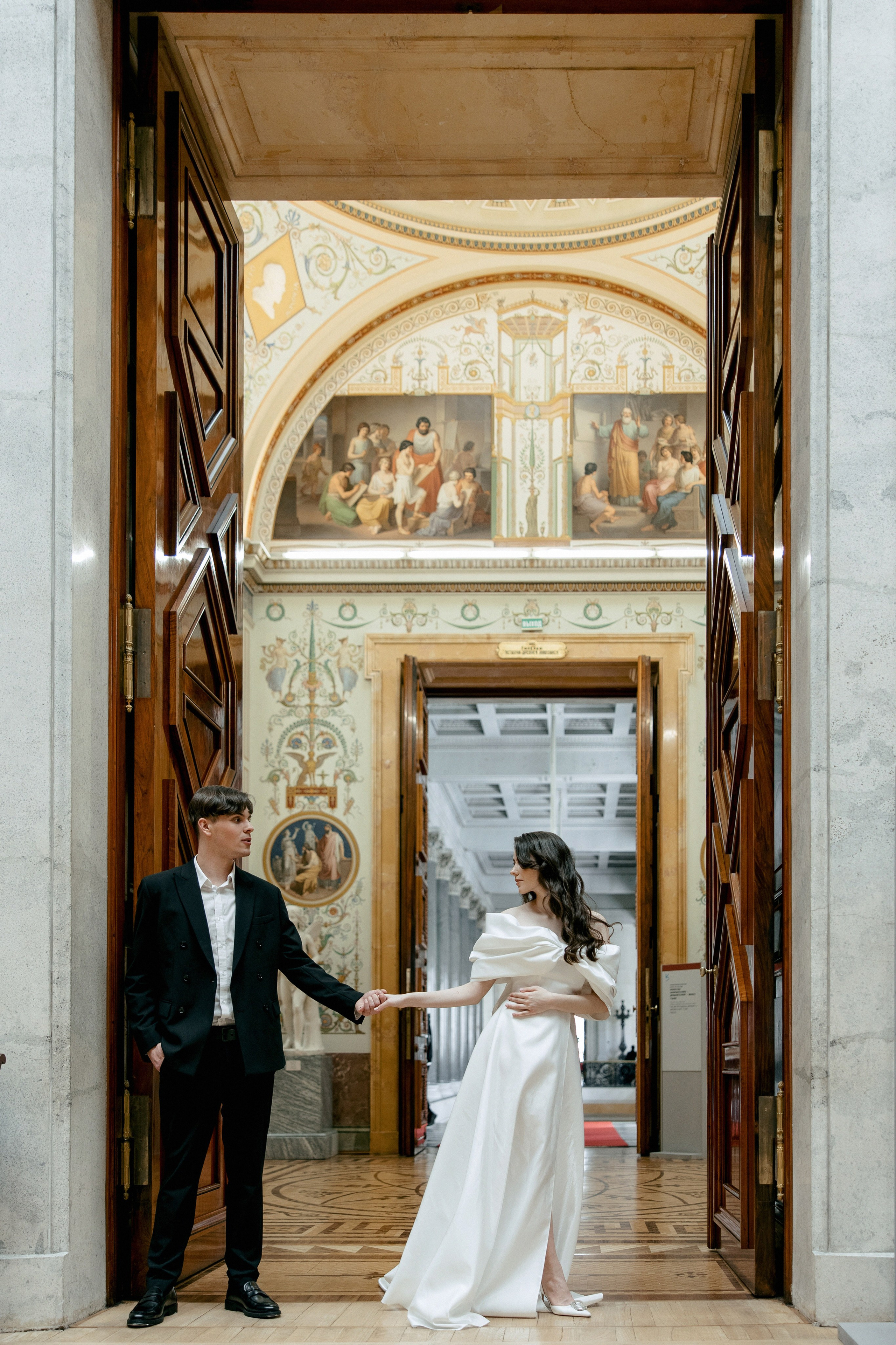 Свадебная фотосессия в Эрмитаже. Свадебный фотограф Москва