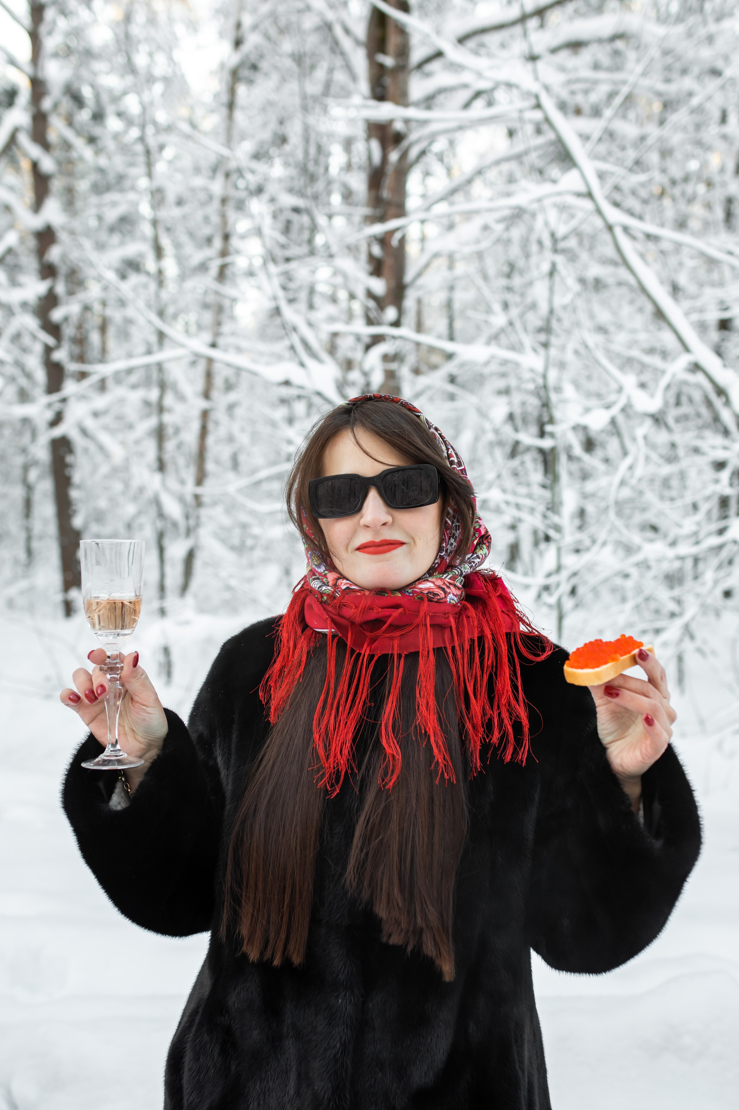 Анастасия и Юлия в зимнем лесу. Свадебный и семейный фотограф в Колпино и СПб Юлия Папанова