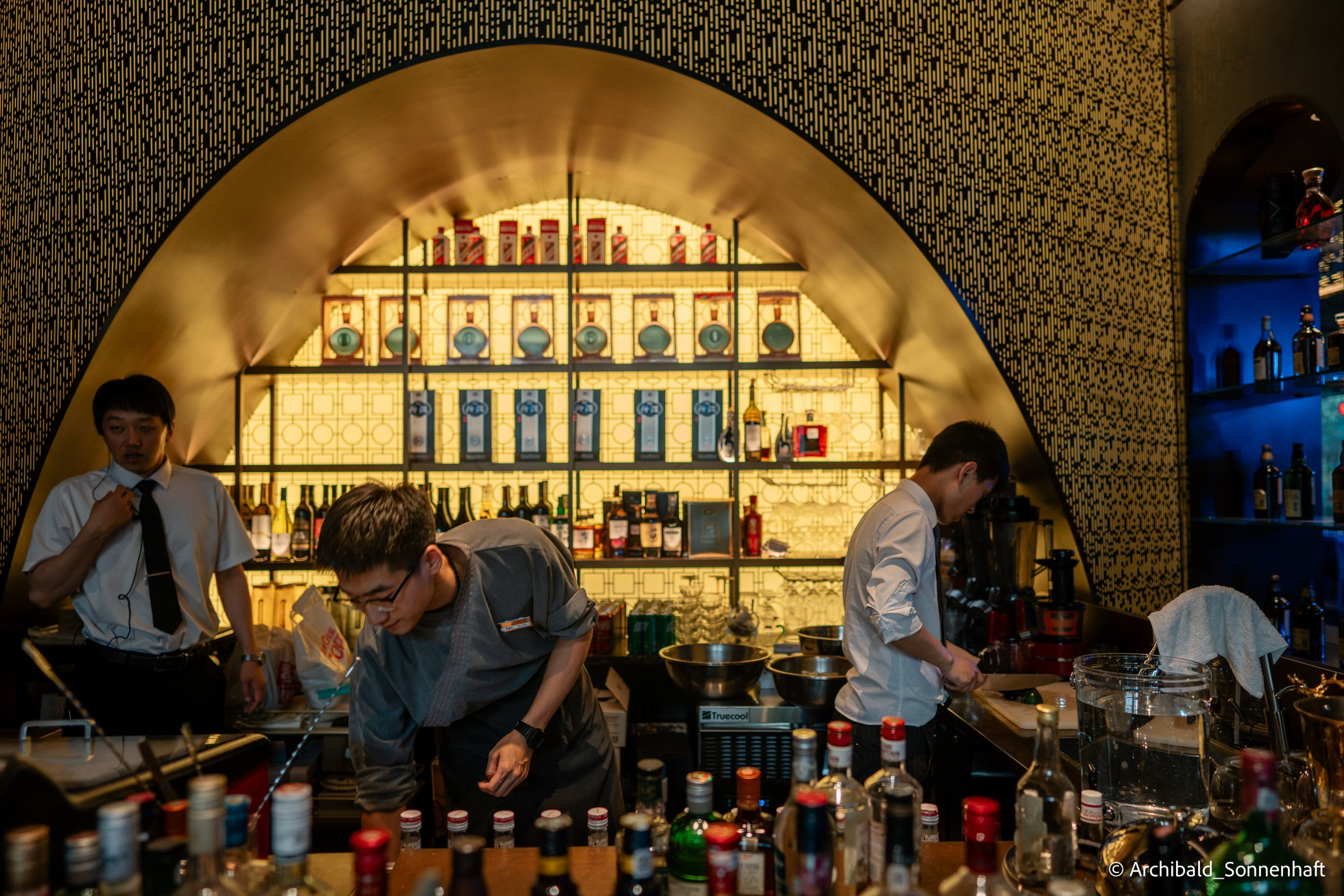 Georgian party. Photographer in Guangzhou, China. Archibald Sonnenhaft