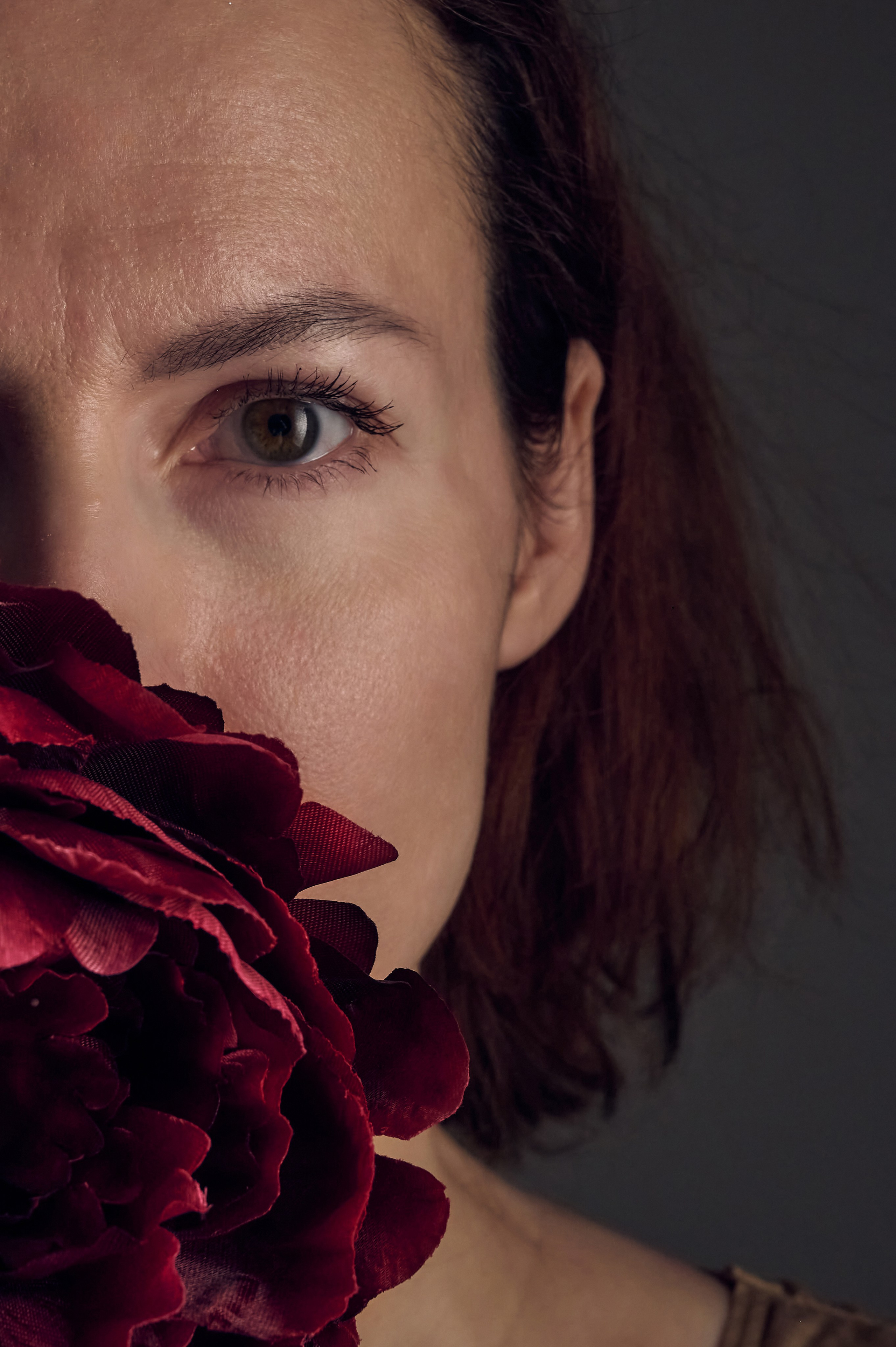 Девушки и пионы