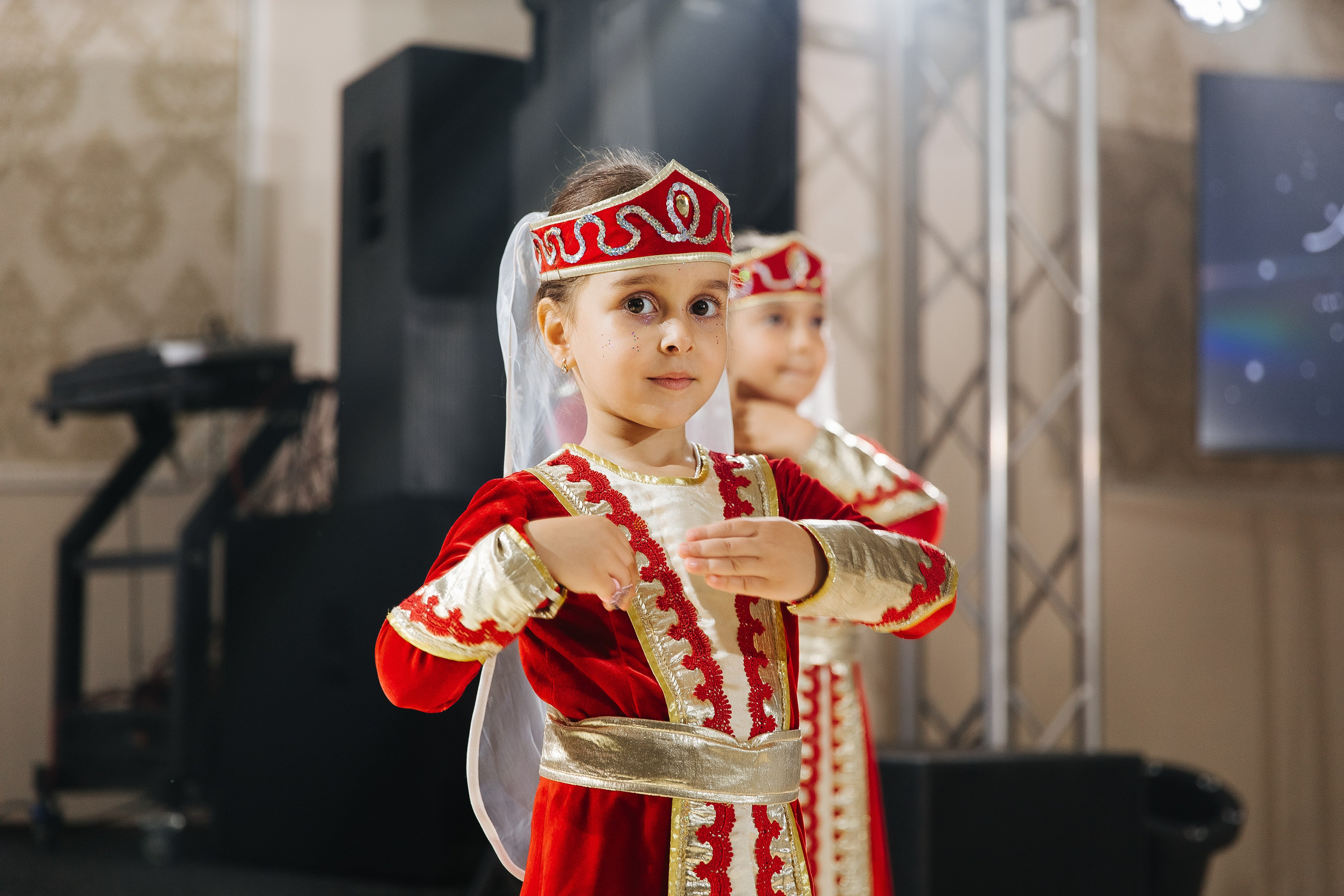 Ани и Назели. 35&5 День рождения, «Янтарь». Фотограф в Красноярске Надежда Воскресенская