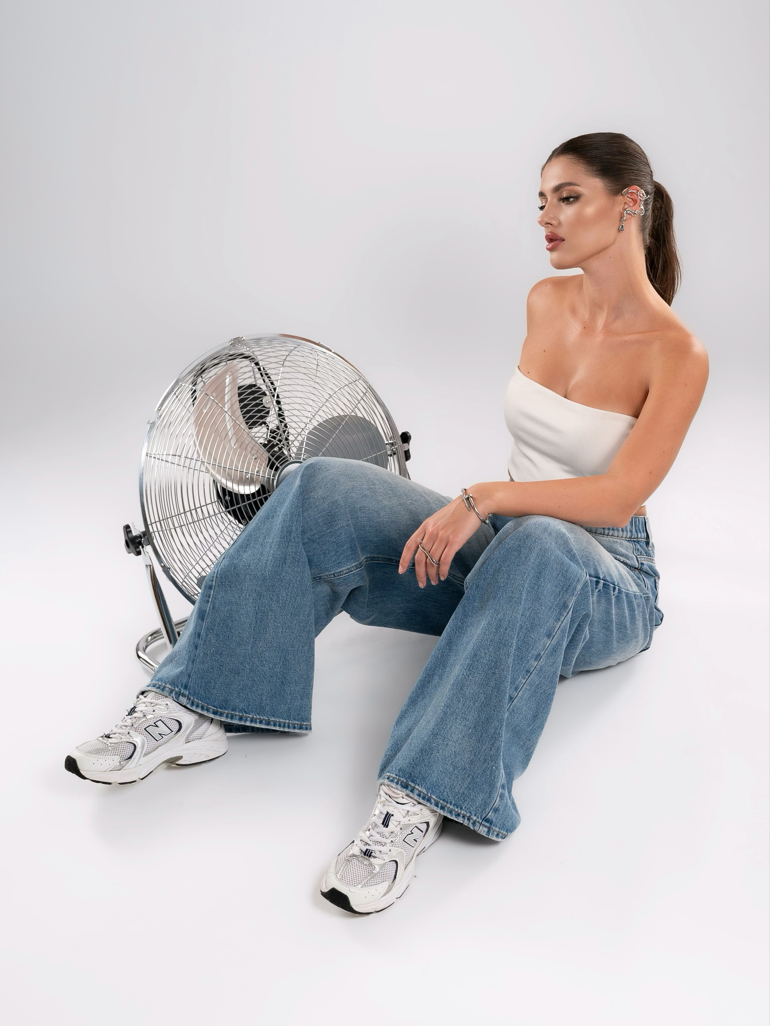 Джинсы на 2х моделях. Предметный фотограф, фото для маркетплейсов Пятигорск, КМВ