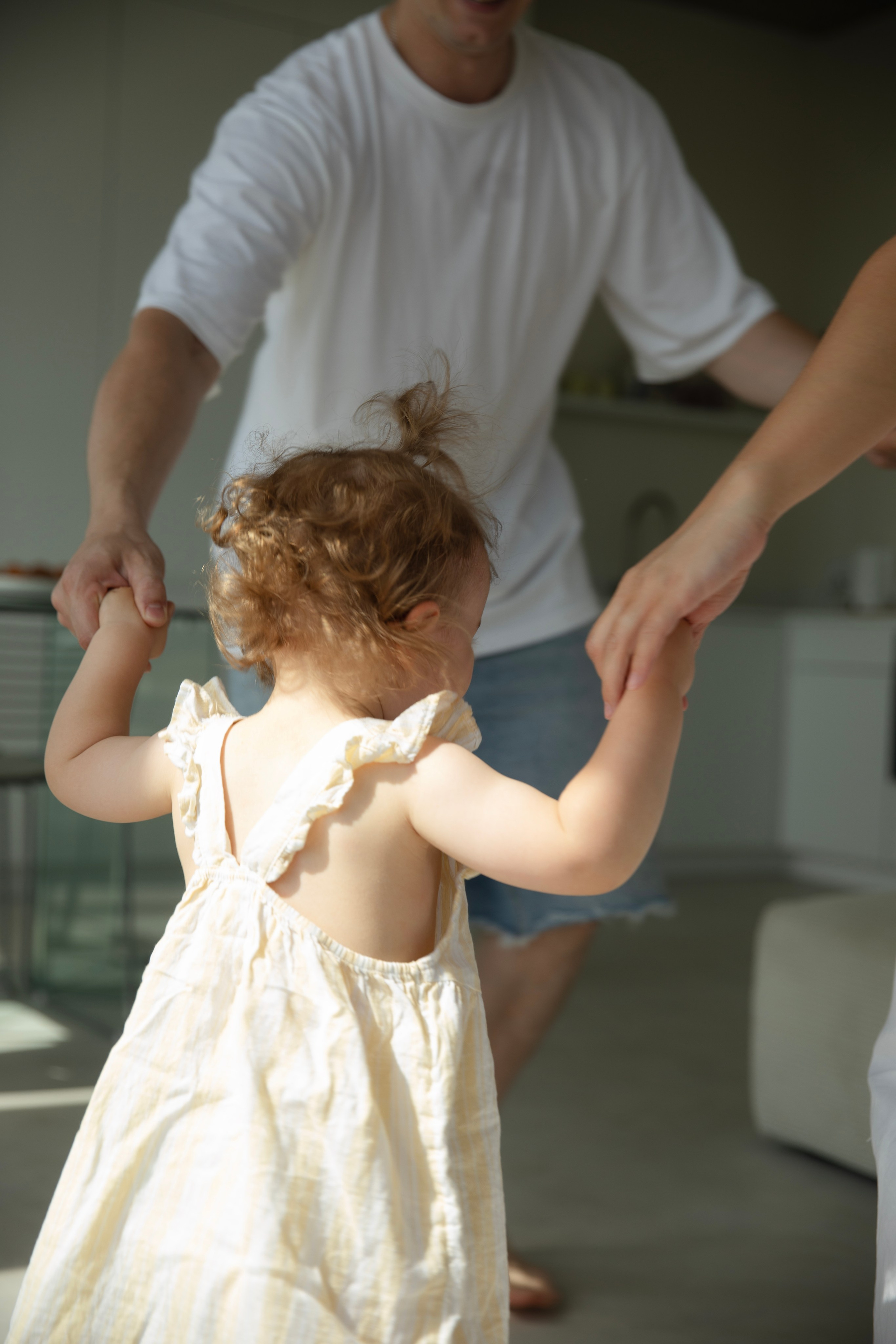 Домашняя съемка красивой семьи в солнечной квартире. Фотограф новорожденных, детский фотограф  Москва.Семейная съемка Москва. Семенова Анна