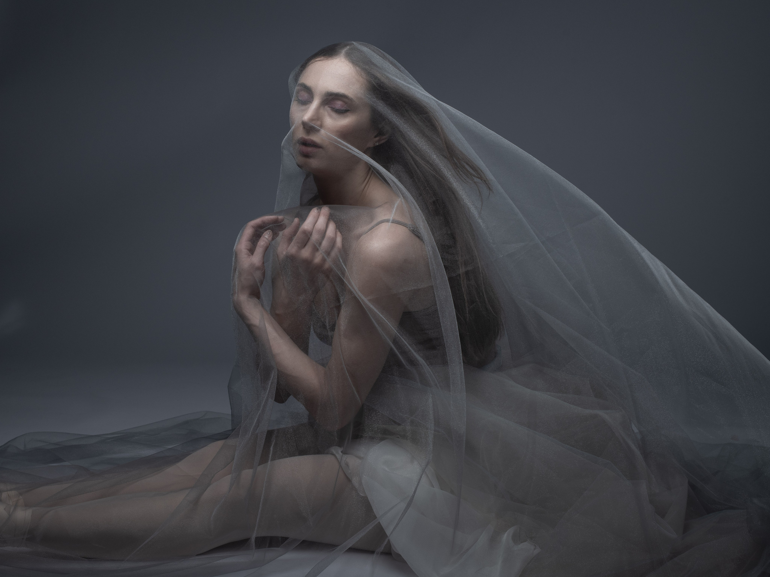 Gray sky dancer. Portrait photographer in Minsk Slava Potalakh