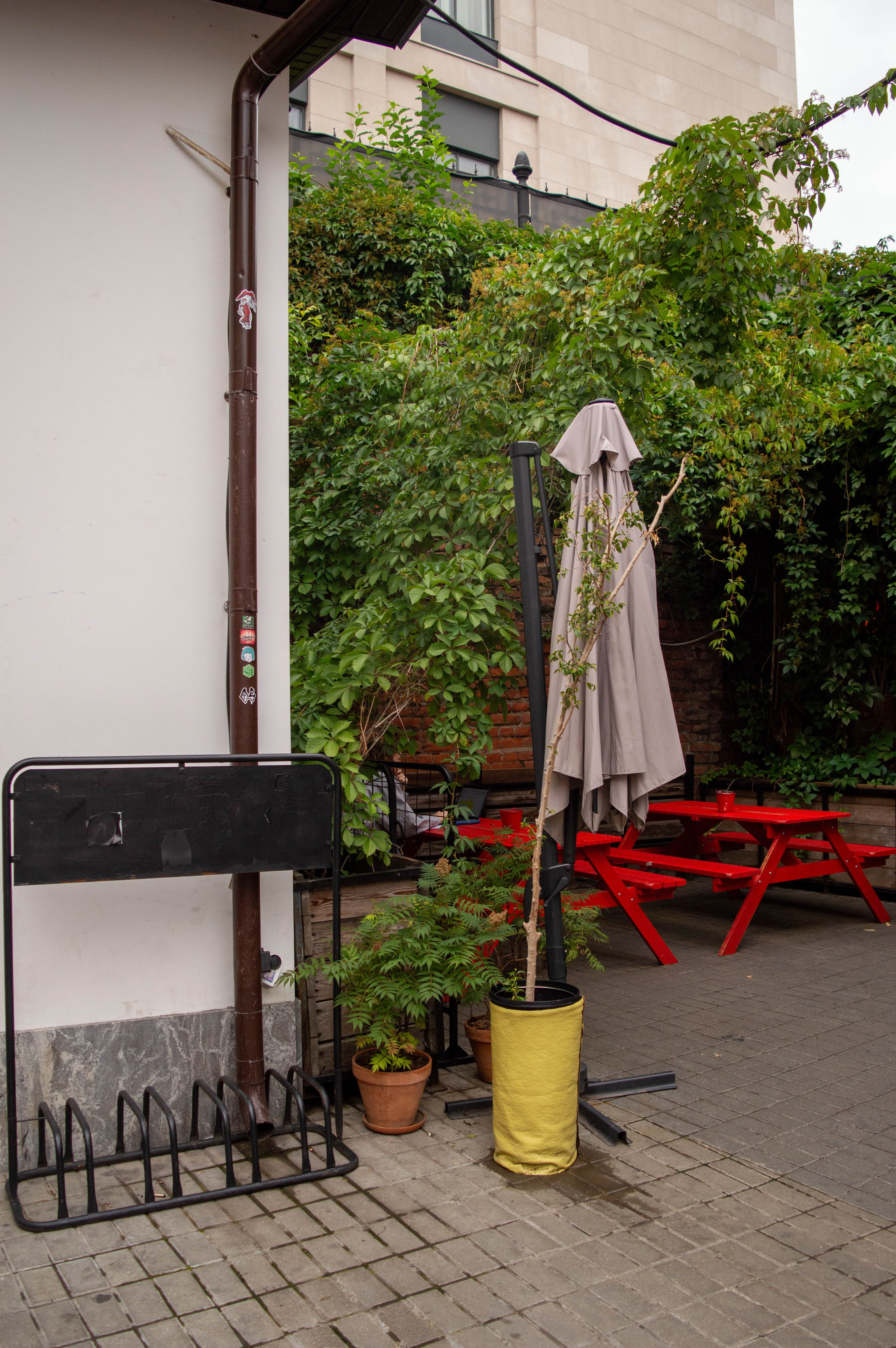 Типология «Стикербомбинг в городе». Фотограф Анастасия Лощакова в Москве