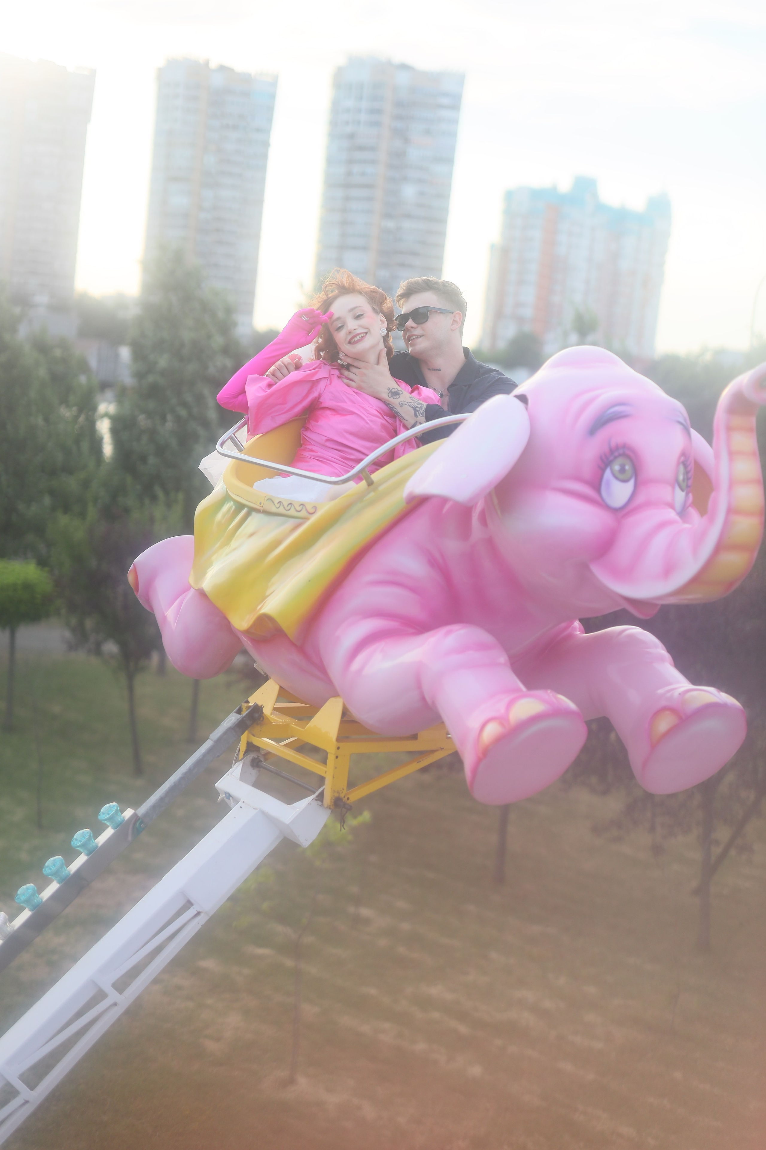 Свадебная фотосессия в парке аттракционов. Свадебный и семейный фотограф в Абхазии Жанна Соснина