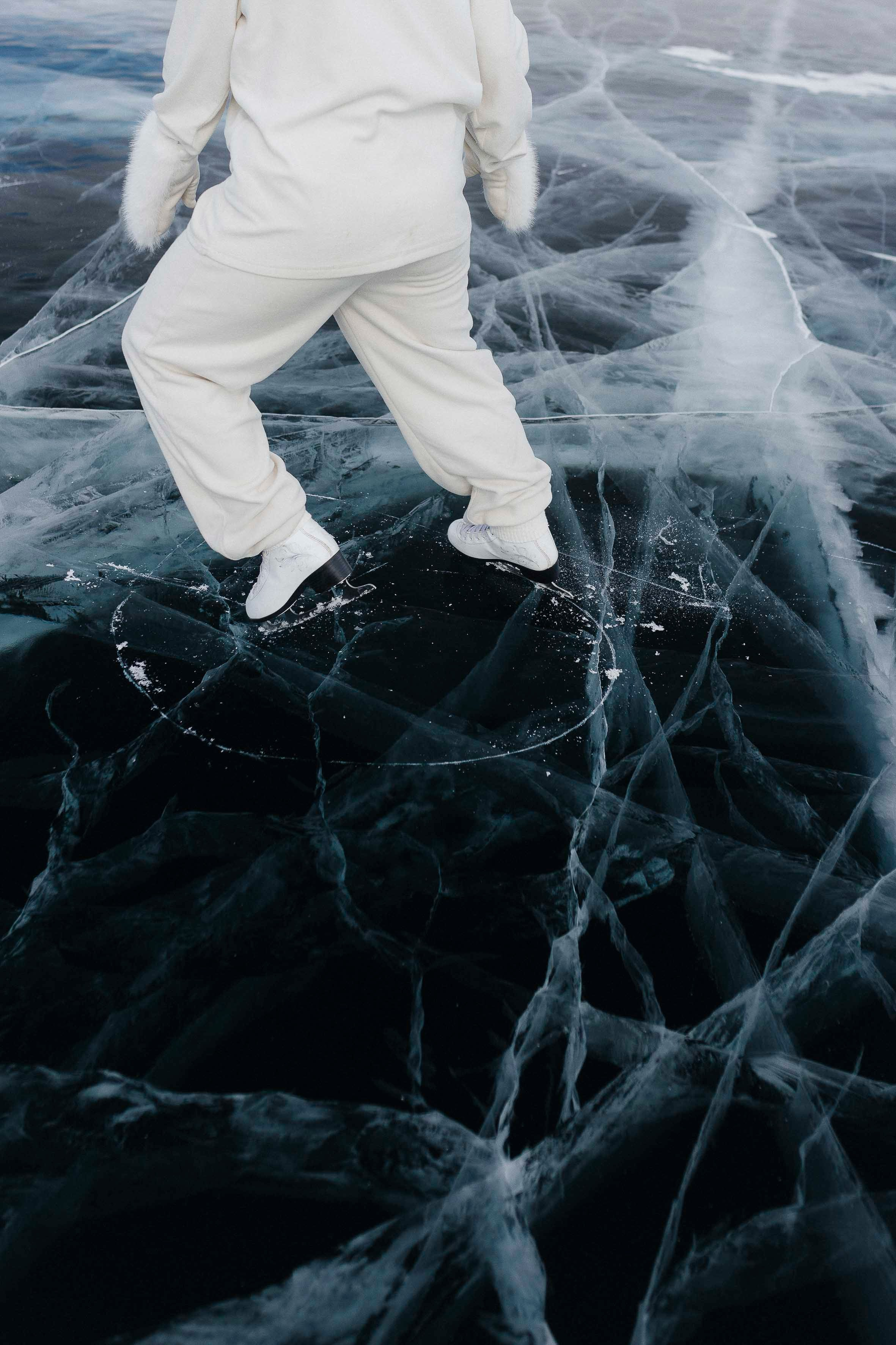 Весь день на льду. Фотограф Ольхон, Регина