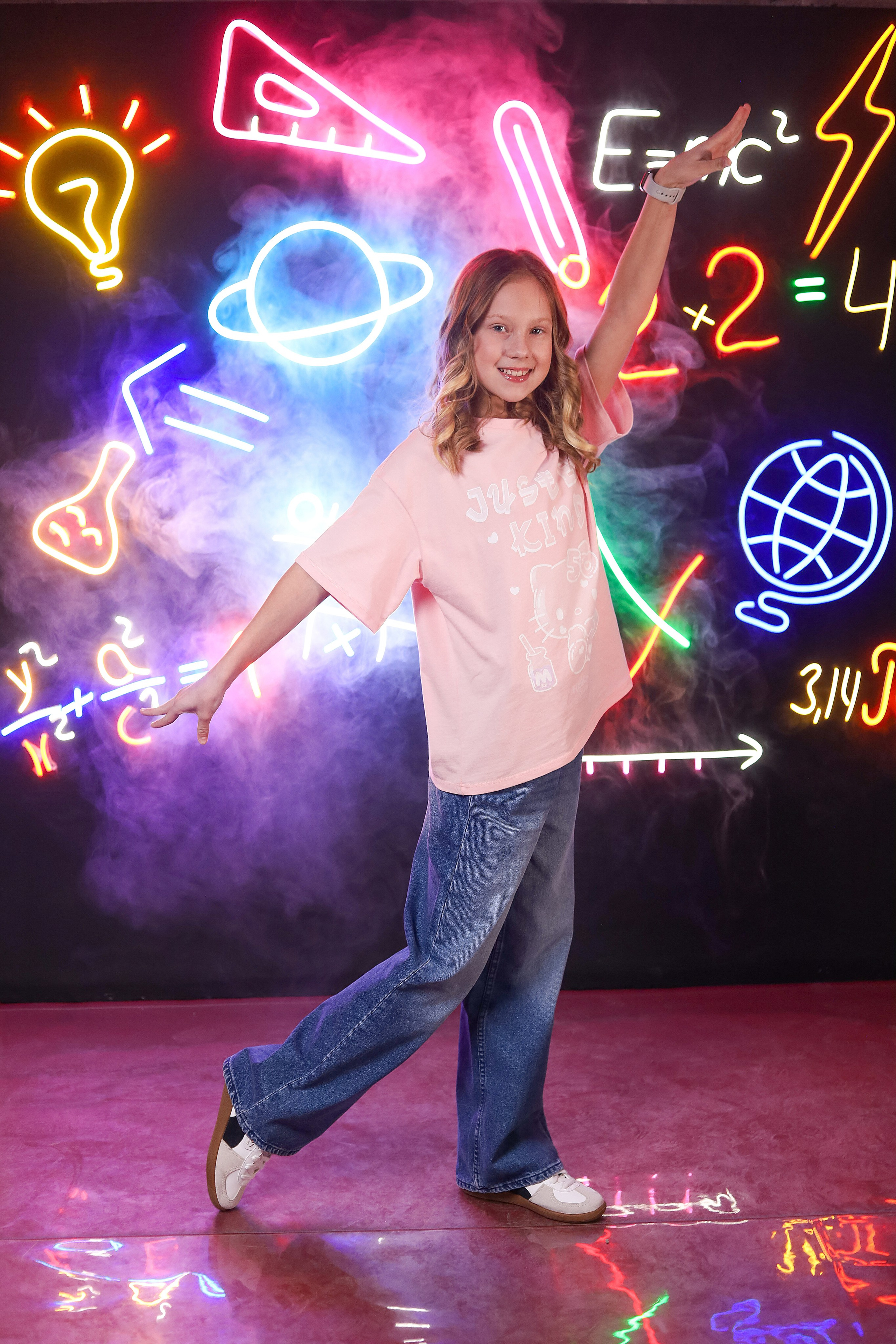 Выпускной альбом "Неон". Выпускные альбомы в Тюмени для школ, садов, вузов спортивных секций