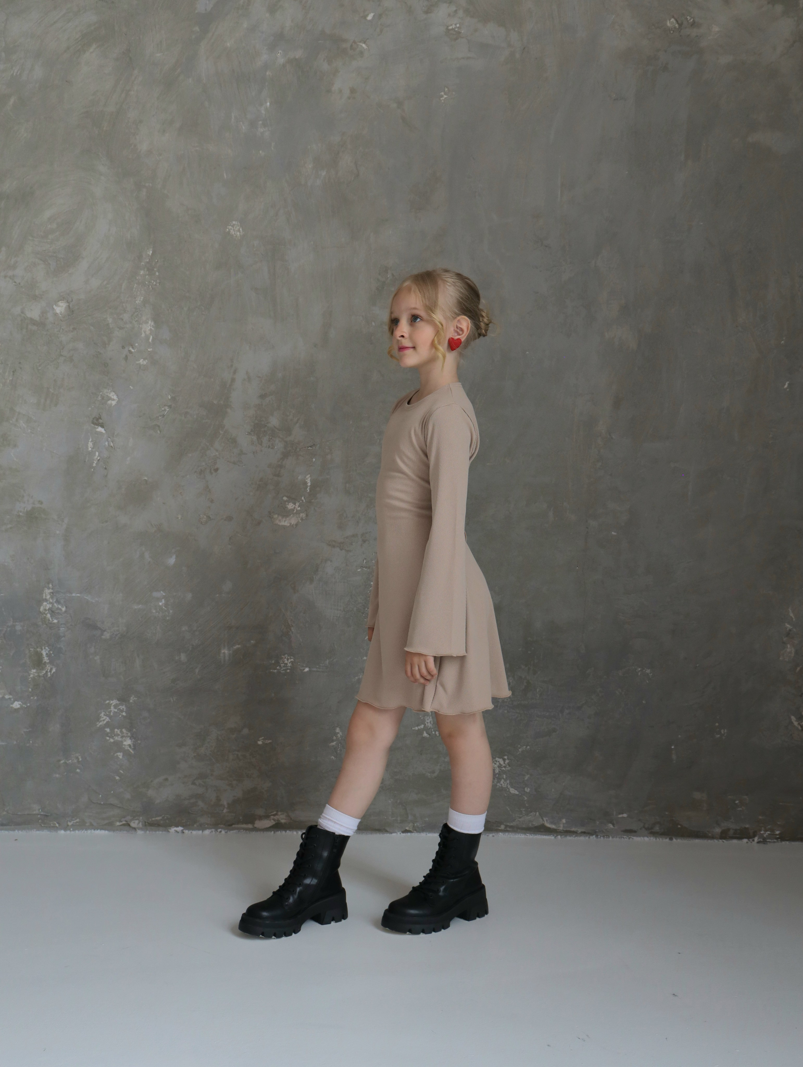 Каталожная съемка детской одежды для маркетплейса. Фотограф в Новосибирске Анна Полторацкая