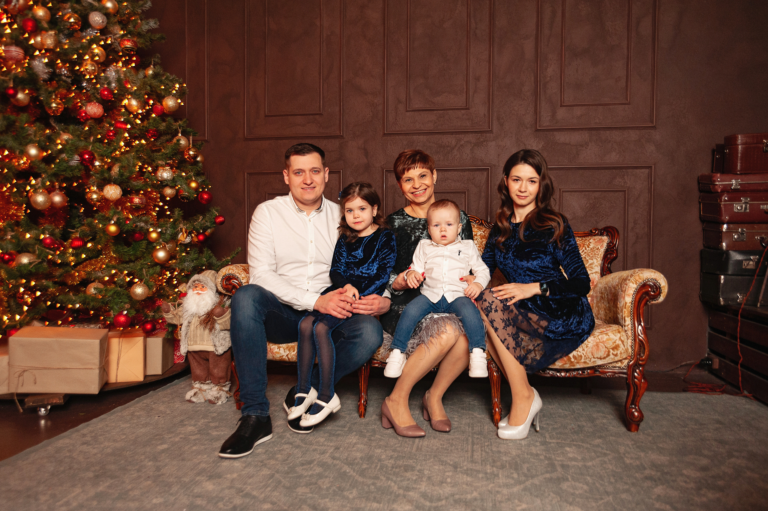 Семейная фотосессия в студии Питер г. Сургут. Детский и семейный фотограф в Сургуте и Нефтеюганске Анна Старцева