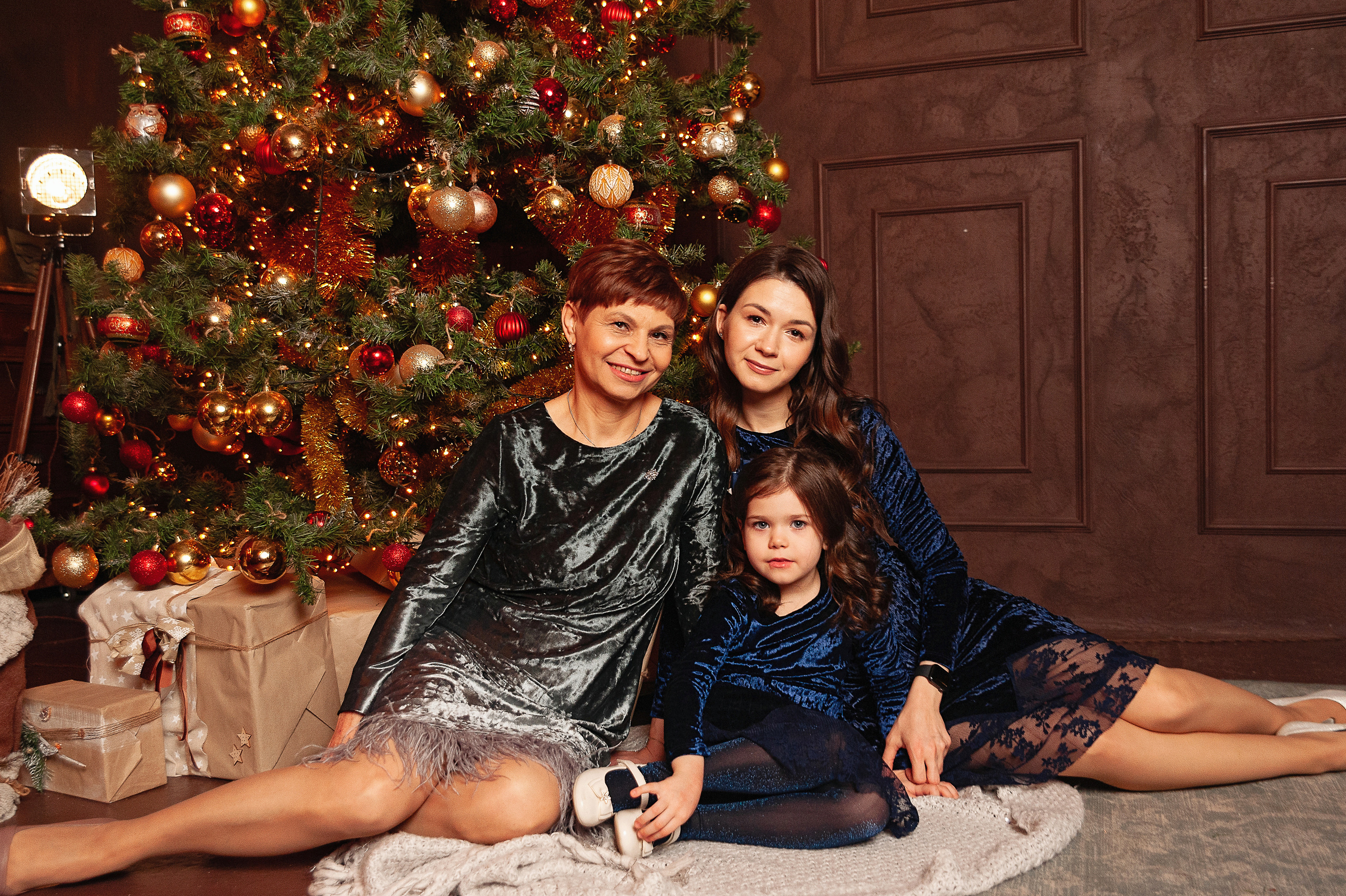 Семейная фотосессия в студии Питер г. Сургут. Детский и семейный фотограф в Сургуте и Нефтеюганске Анна Старцева