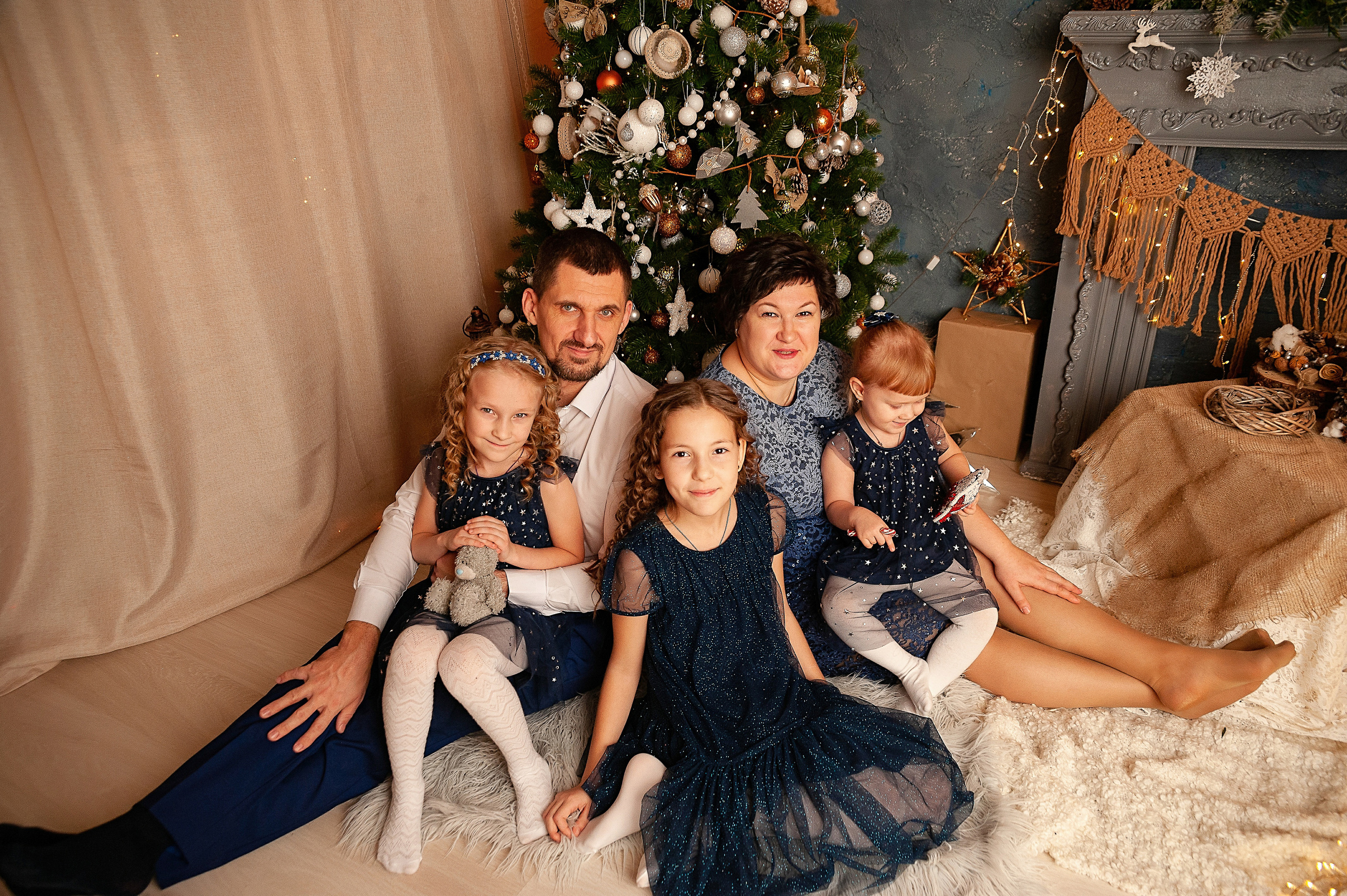 Семейная фотосессия в студии Леси Бельман. Детский и семейный фотограф в Сургуте и Нефтеюганске Анна Старцева