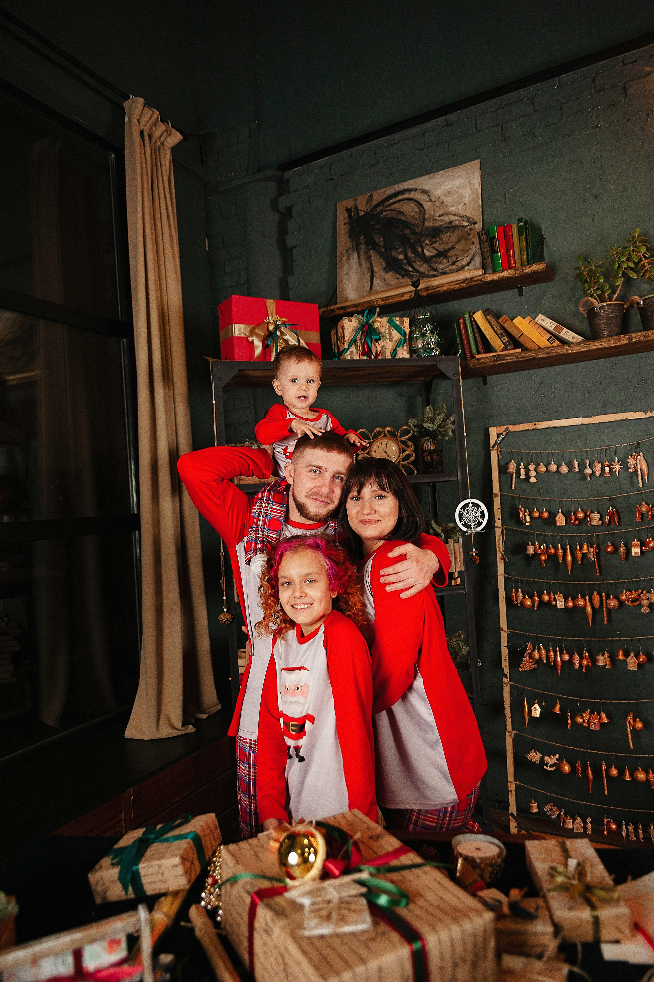 Семейная фотосессия в студии FormatLoft. Детский и семейный фотограф в Сургуте и Нефтеюганске Анна Старцева