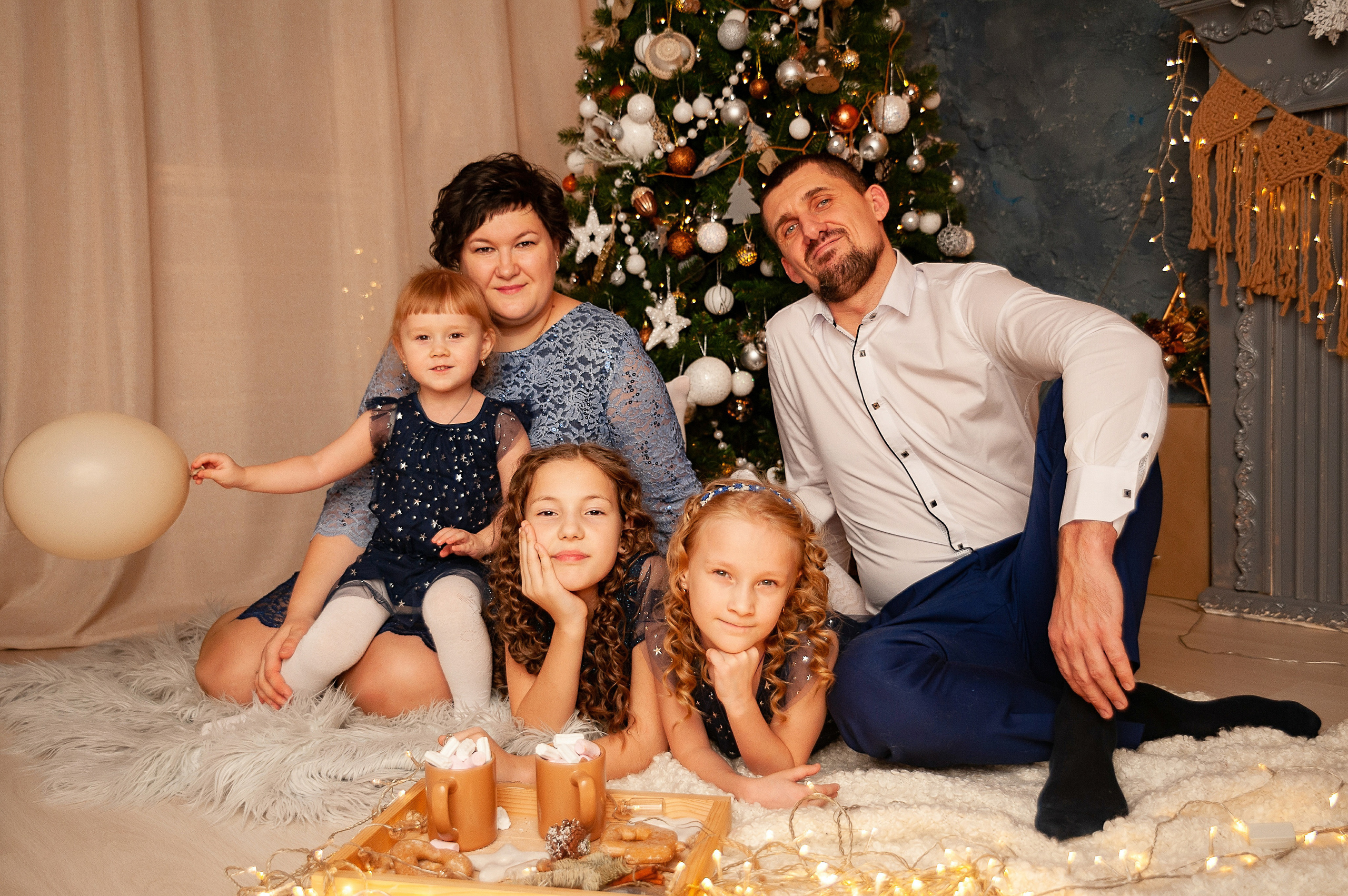 Семейная фотосессия в студии Леси Бельман. Детский и семейный фотограф в Сургуте и Нефтеюганске Анна Старцева