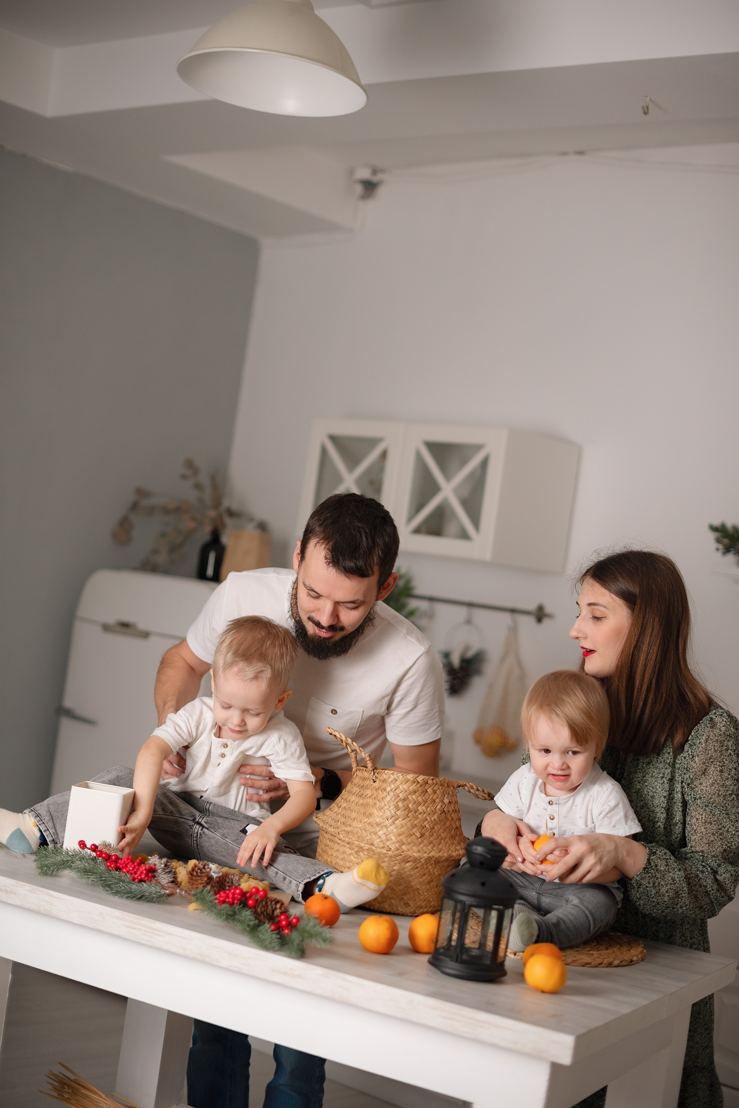 Семейная фотосессия в фотостудии Lime. Детский и семейный фотограф в Сургуте и Нефтеюганске Анна Старцева