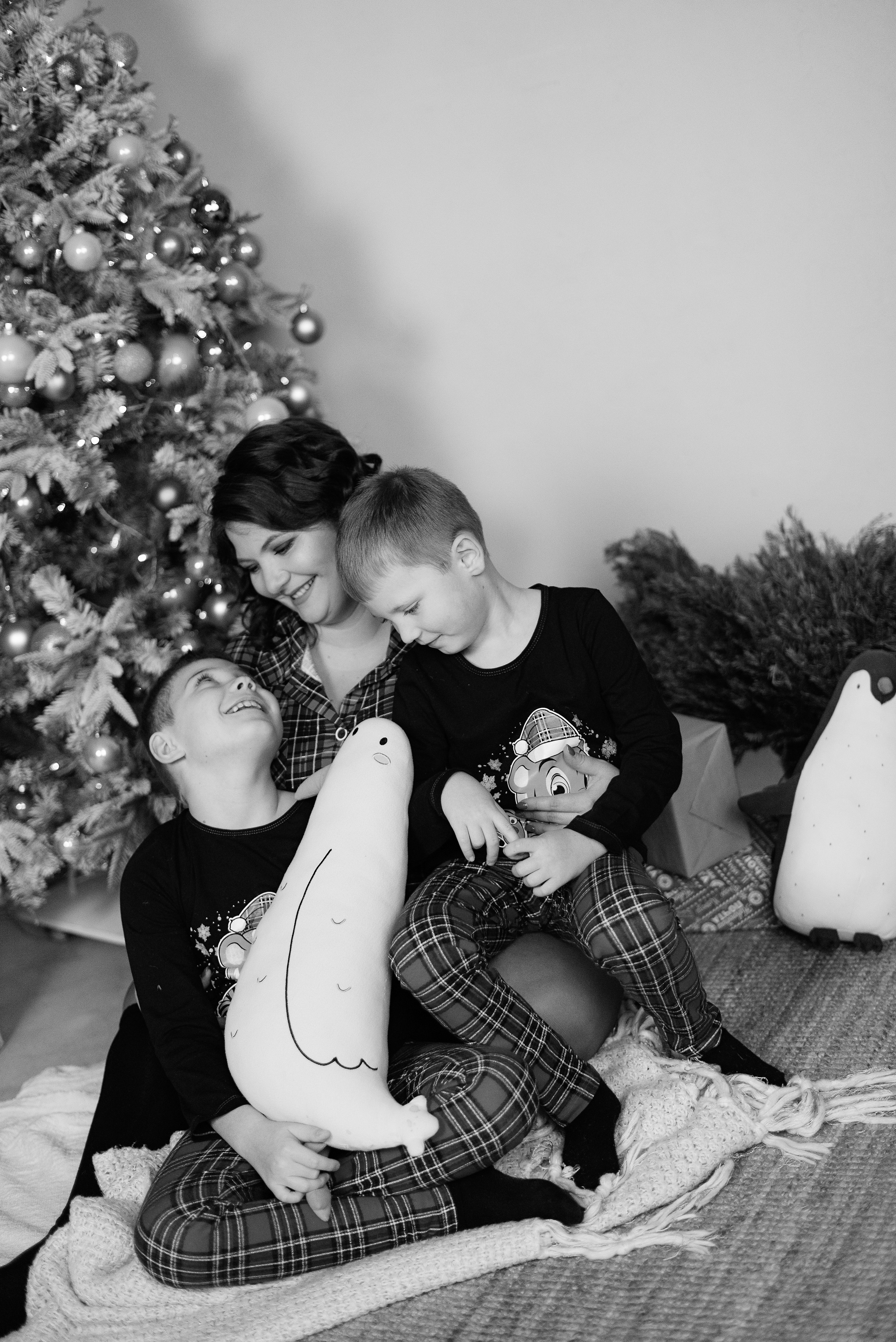 Семейная в фотостудии Питер. Зал кухня-гостинная. Детский и семейный фотограф в Сургуте и Нефтеюганске Анна Старцева