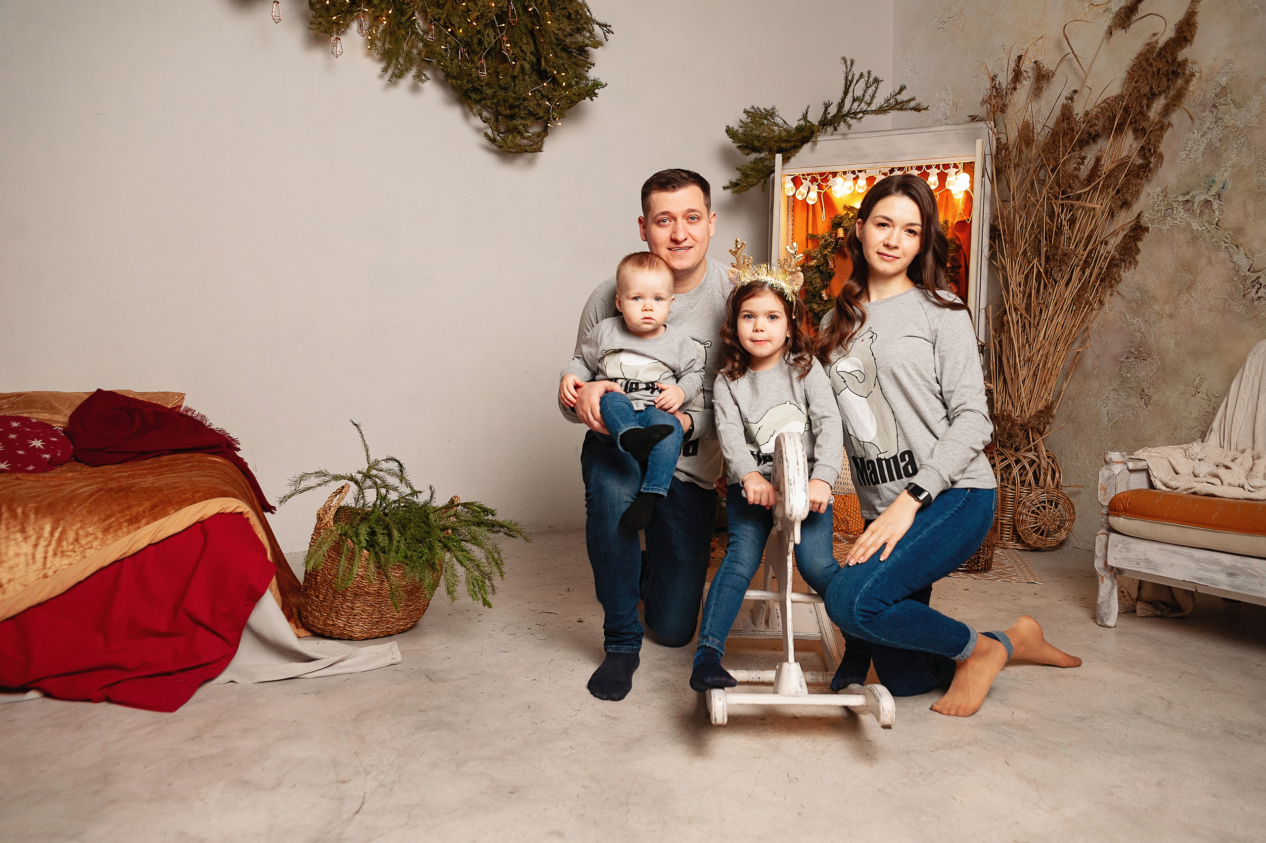 Семейная фотосессия в студии Питер г. Сургут. Детский и семейный фотограф в Сургуте и Нефтеюганске Анна Старцева