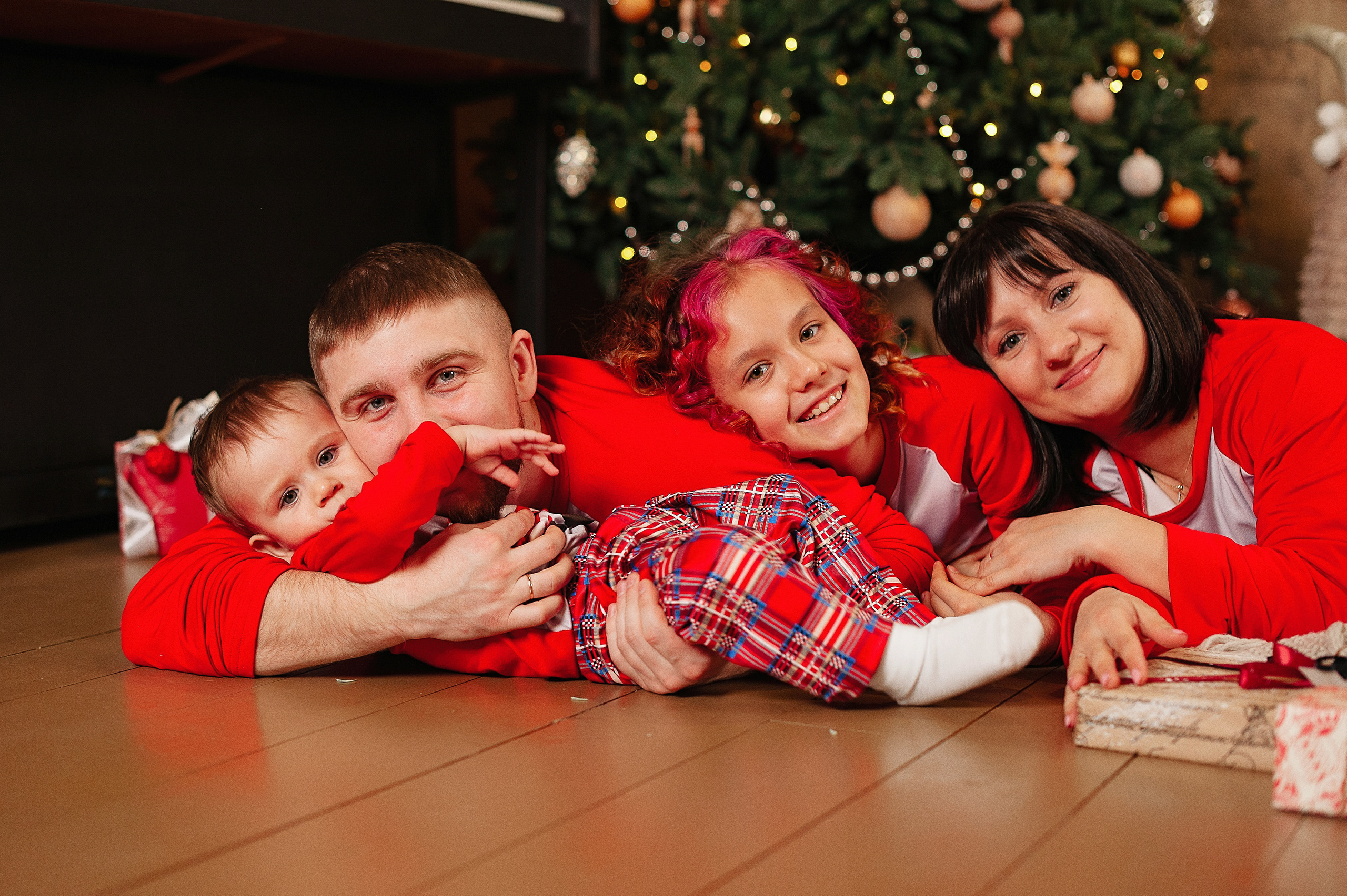 Семейная фотосессия в студии FormatLoft. Детский и семейный фотограф в Сургуте и Нефтеюганске Анна Старцева