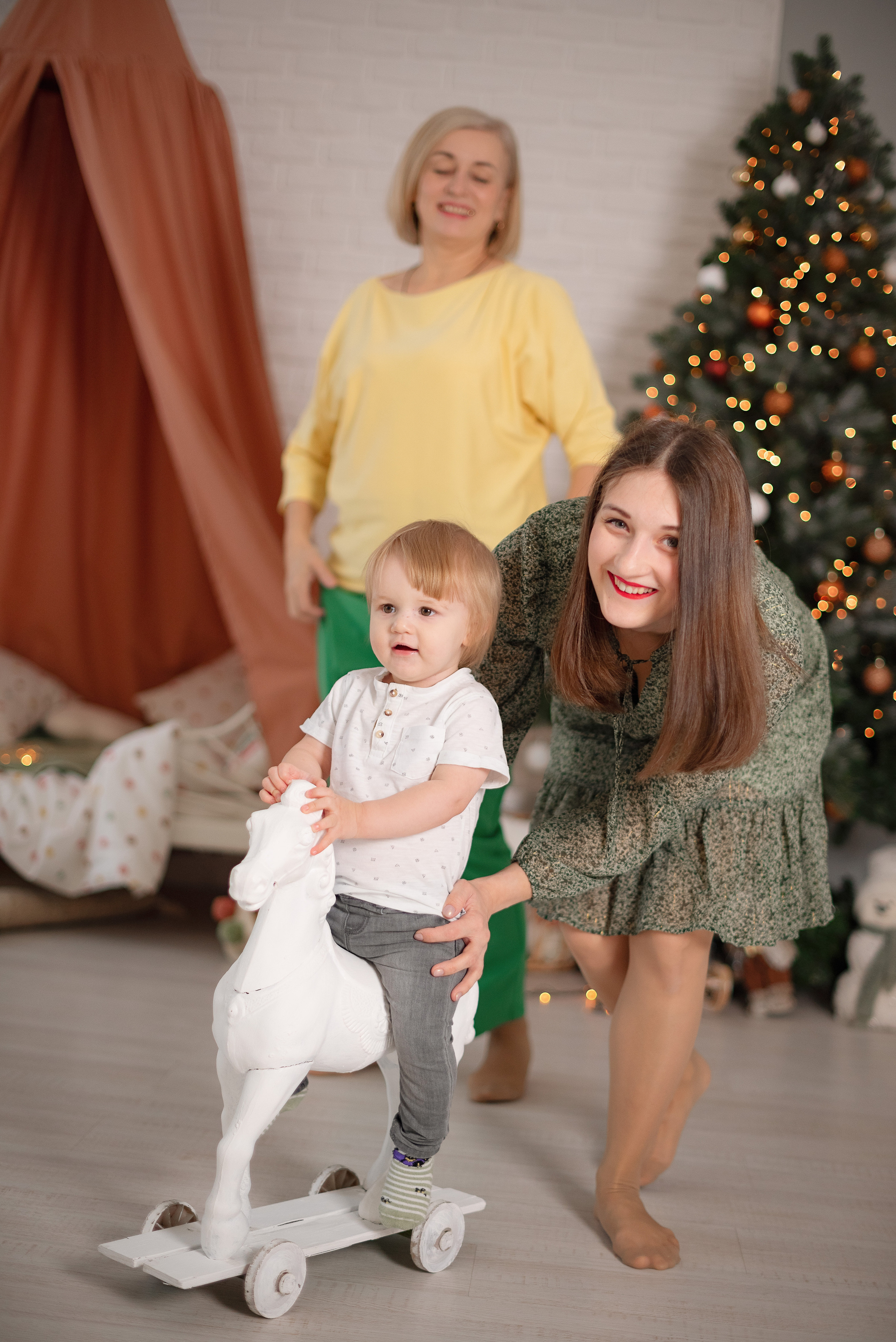 Семейная фотосессия в фотостудии Lime. Детский и семейный фотограф в Сургуте и Нефтеюганске Анна Старцева