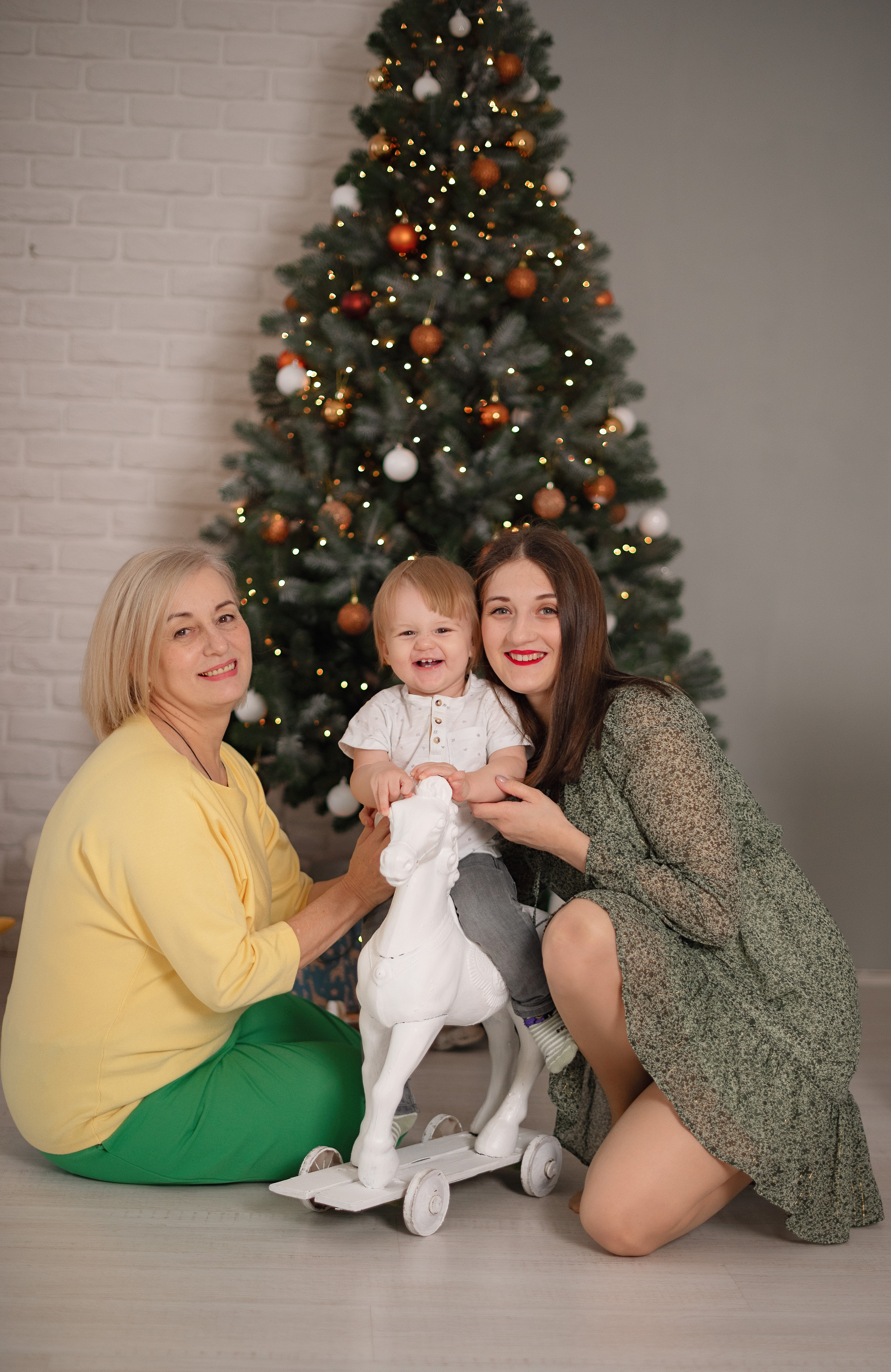 Семейная фотосессия в фотостудии Lime. Детский и семейный фотограф в Сургуте и Нефтеюганске Анна Старцева