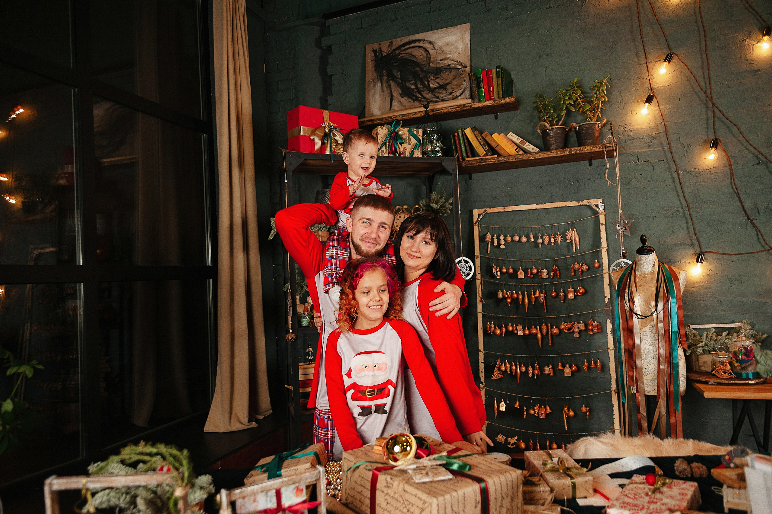 Семейная фотосессия в студии FormatLoft. Детский и семейный фотограф в Сургуте и Нефтеюганске Анна Старцева