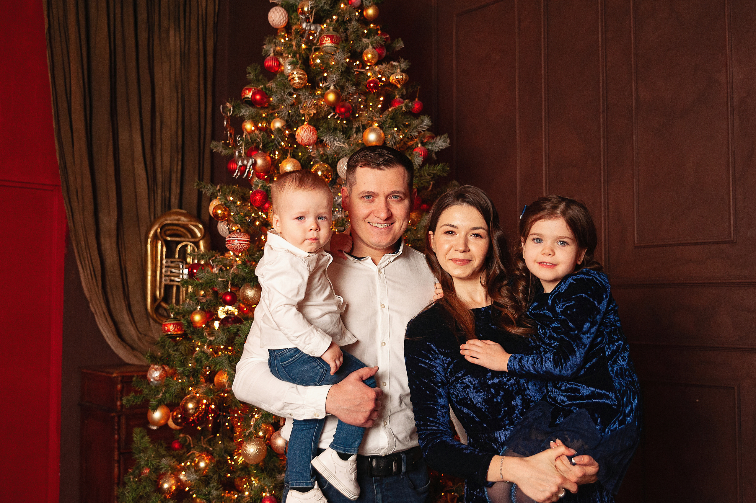 Семейная фотосессия в студии Питер г. Сургут. Детский и семейный фотограф в Сургуте и Нефтеюганске Анна Старцева